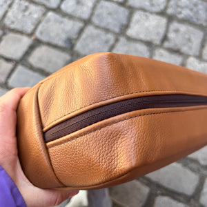 Hocker mit Lederkissen von Hans J. Wegner