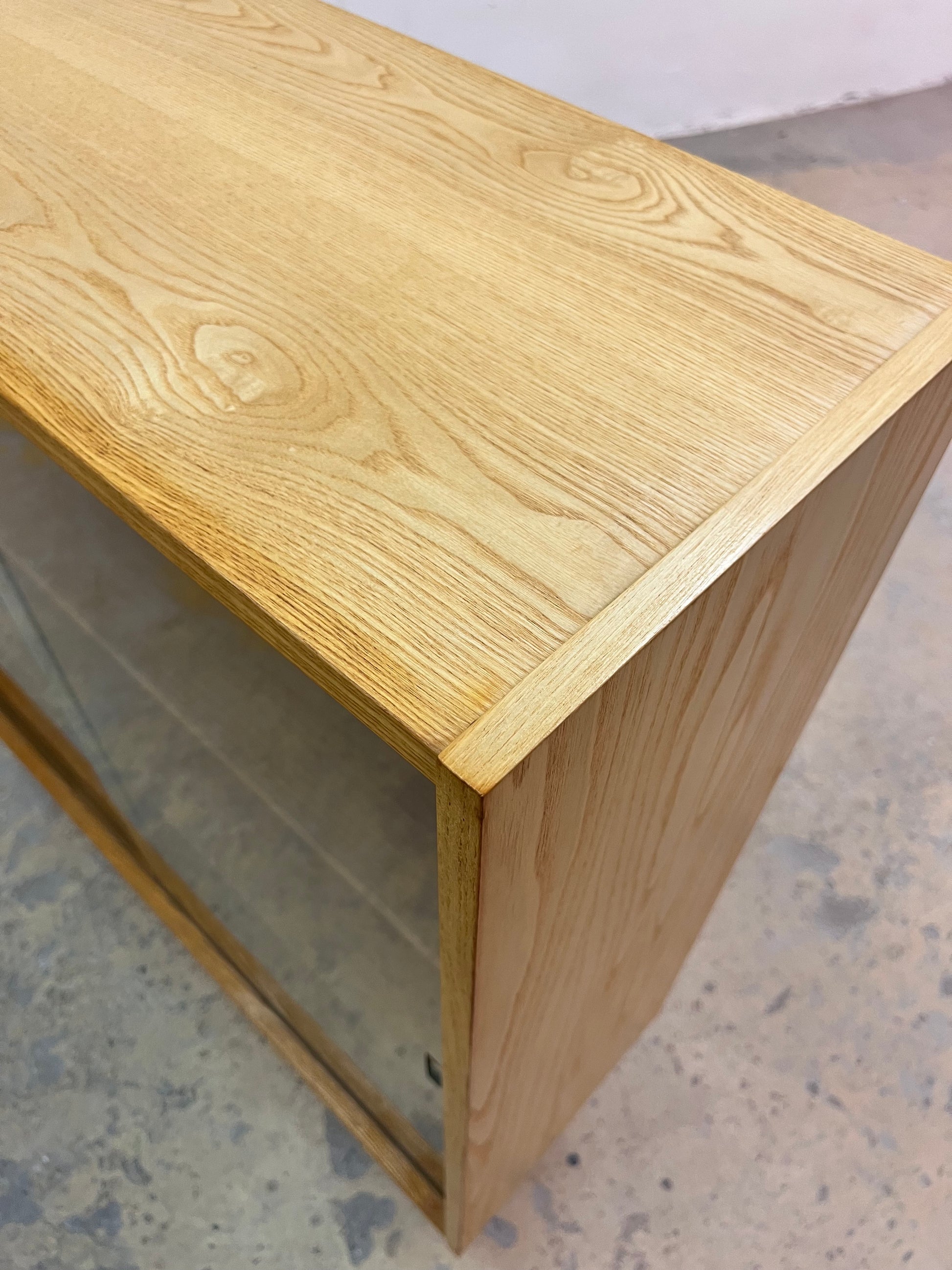 Vitrine Typ 430 Esche von Joachim Nebelung für Hellerau