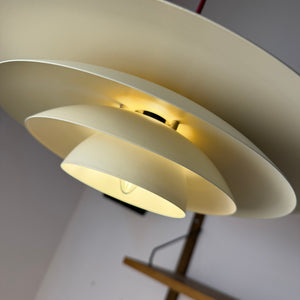 Lamellenlampe cremeweiß aus Dänemark
