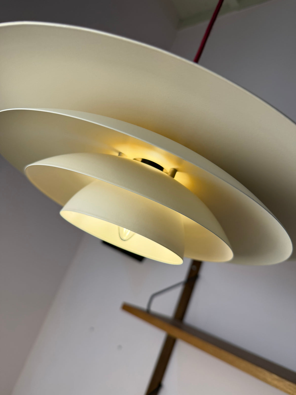 Lamellenlampe cremeweiß aus Dänemark
