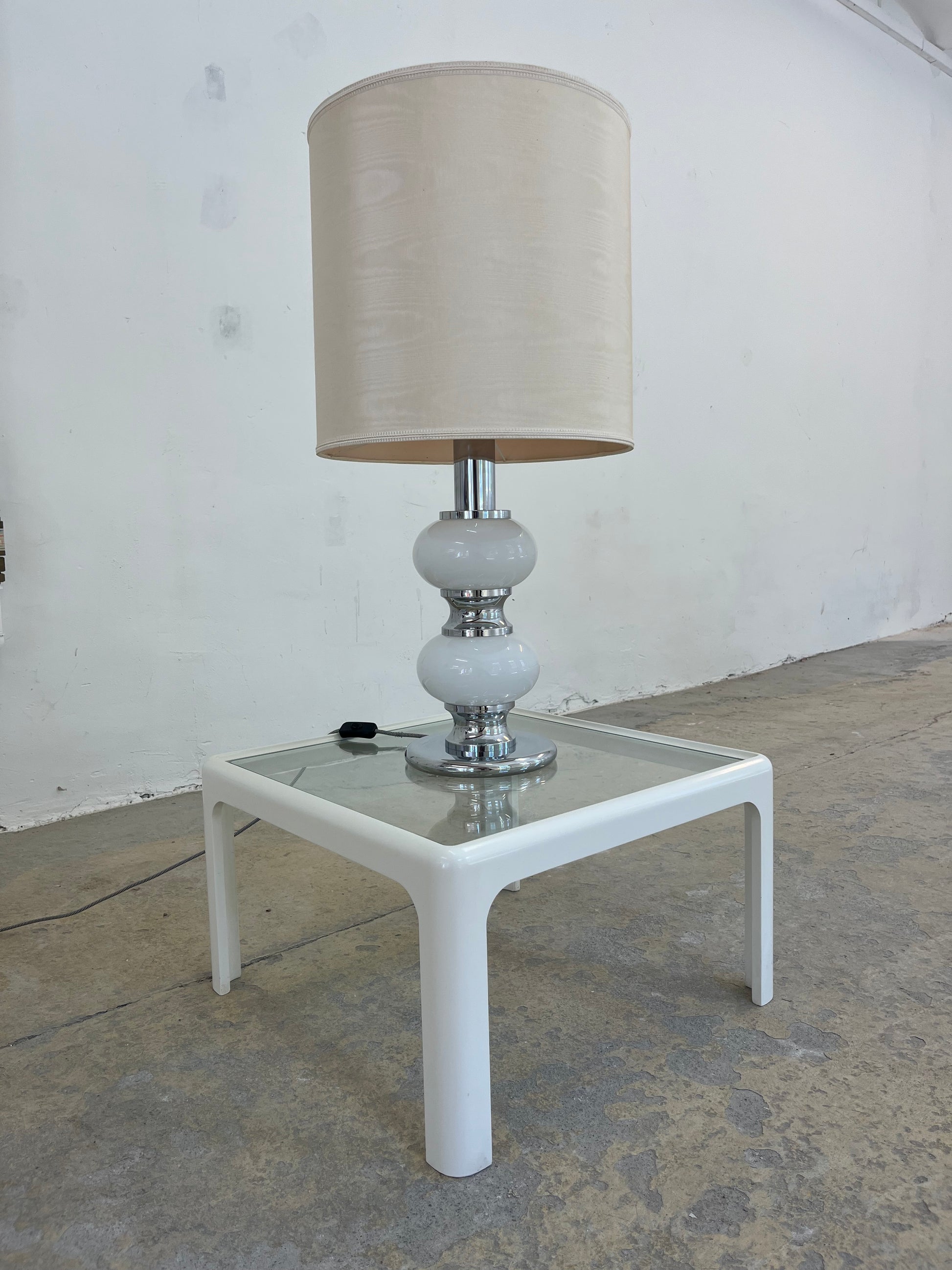 Tischlampe weiß Chrom Glas von Sölken