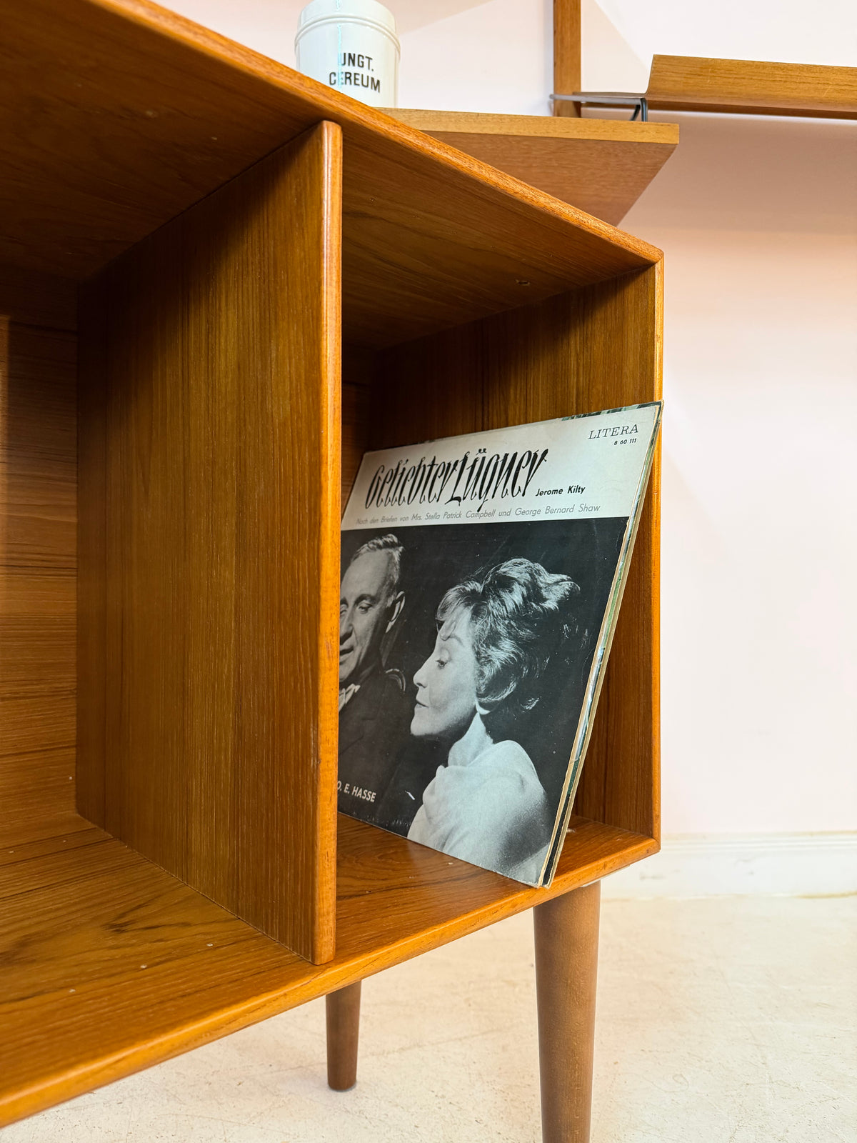 Kleines Regal Teak für Schalltplatten aus Dänemark
