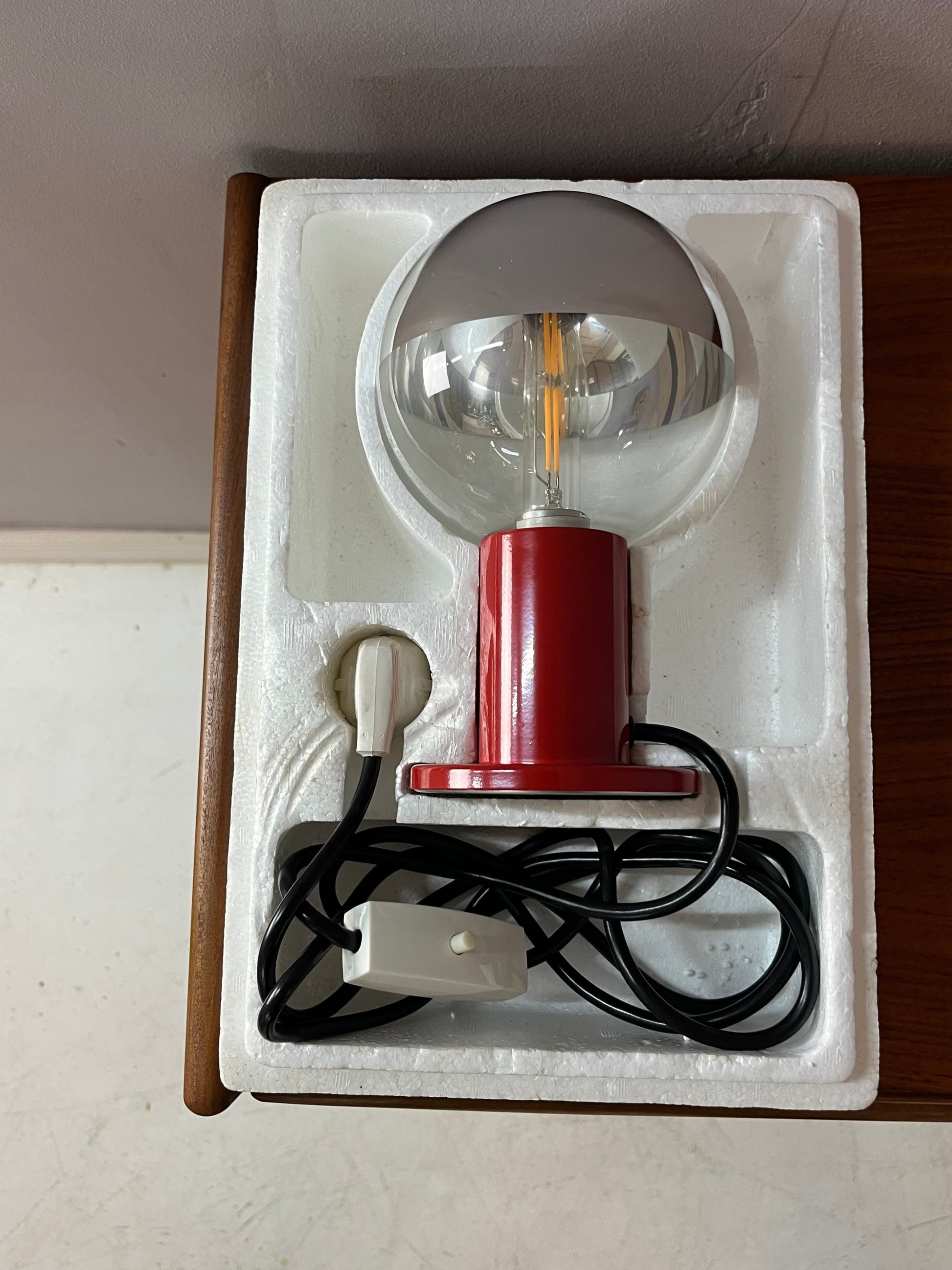 Tischlampe Big Globe rot von Motoko Ishii für STAFF