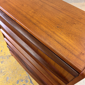 Kommode Teak mit geraden Griffen aus Dänemark