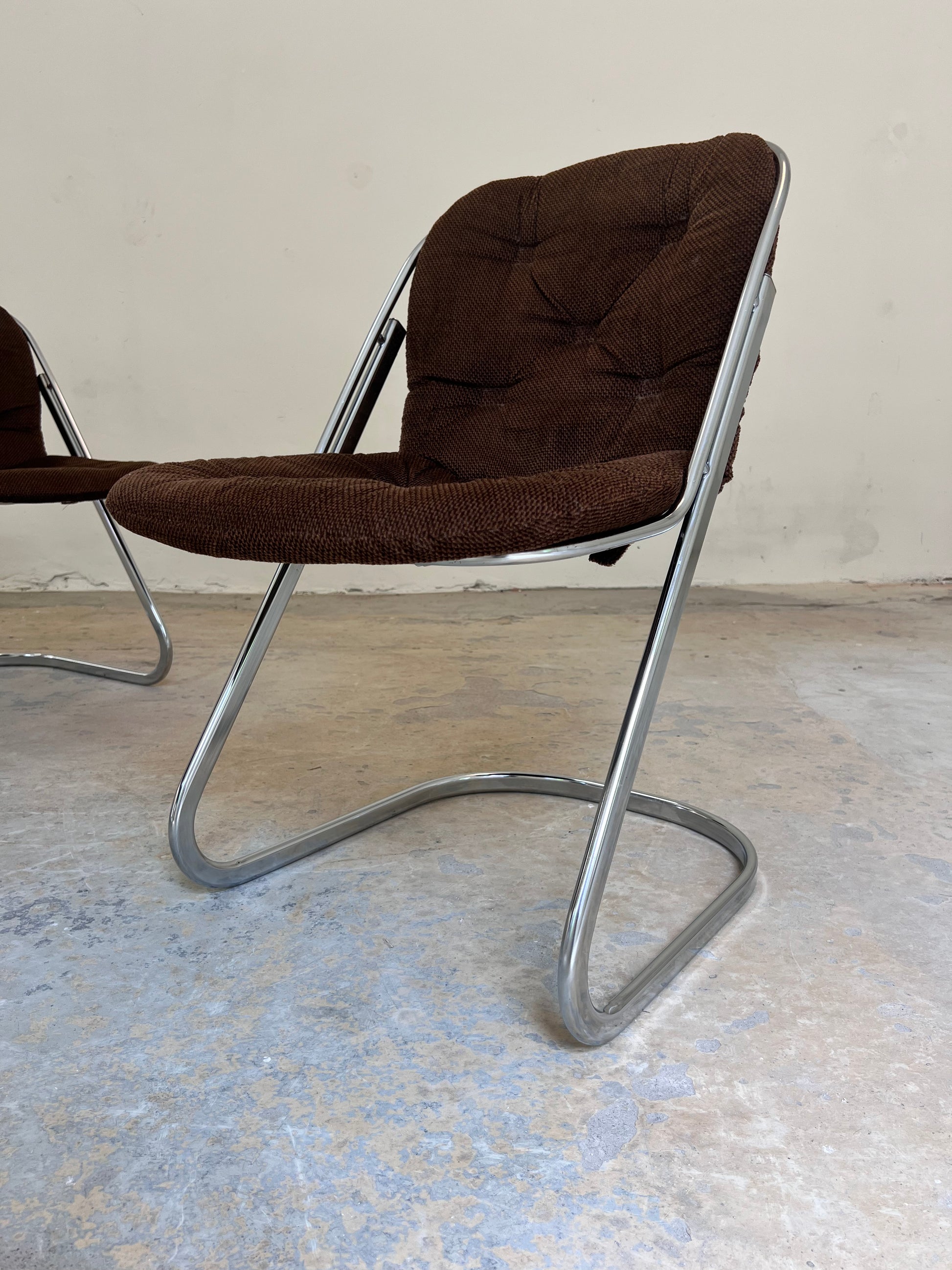 Freischwinger Chrom mit braunem Polster von Gastone Rinaldi
