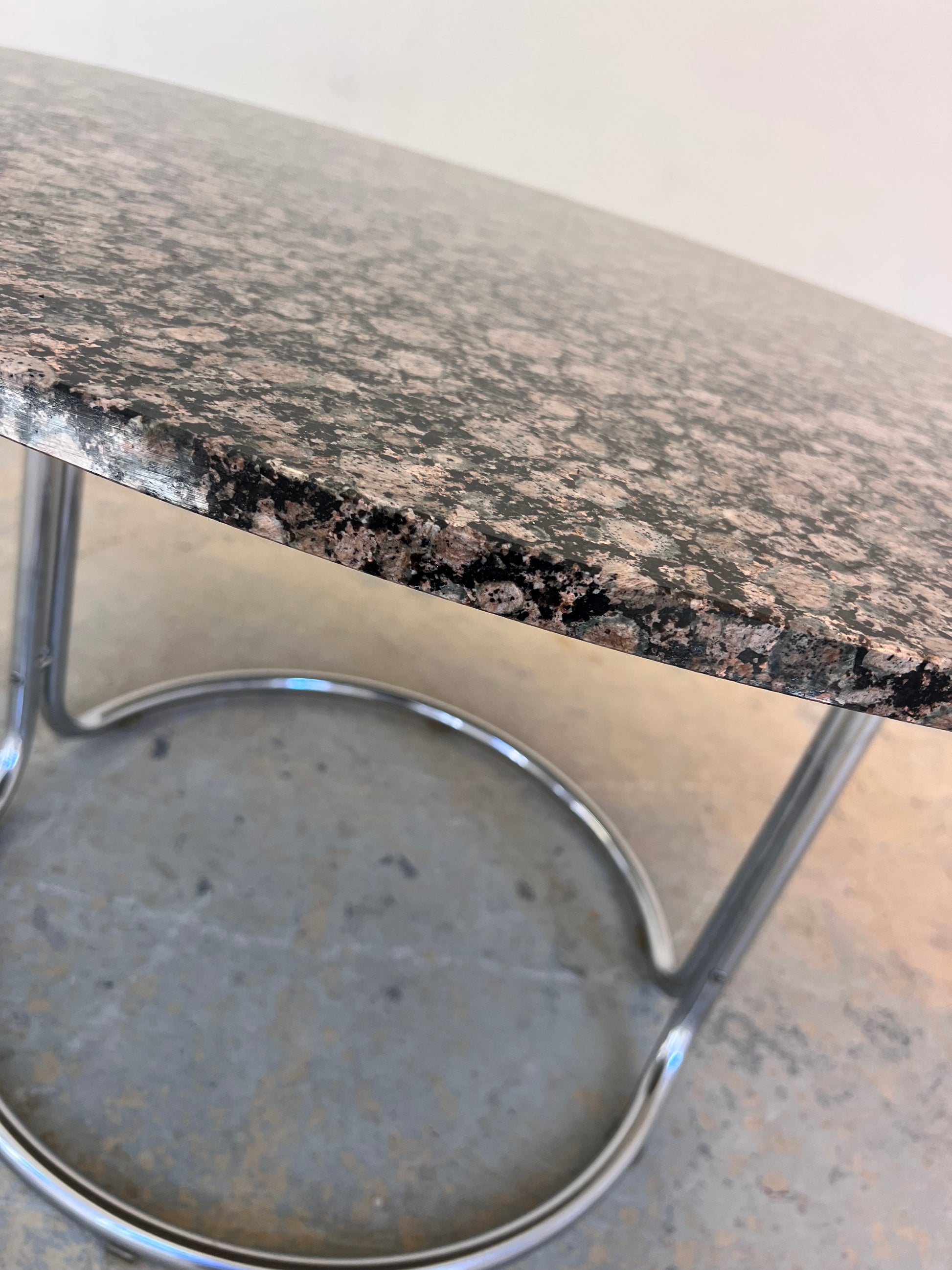 Runder Esstisch Granit Chrom von Giotto Stoppino