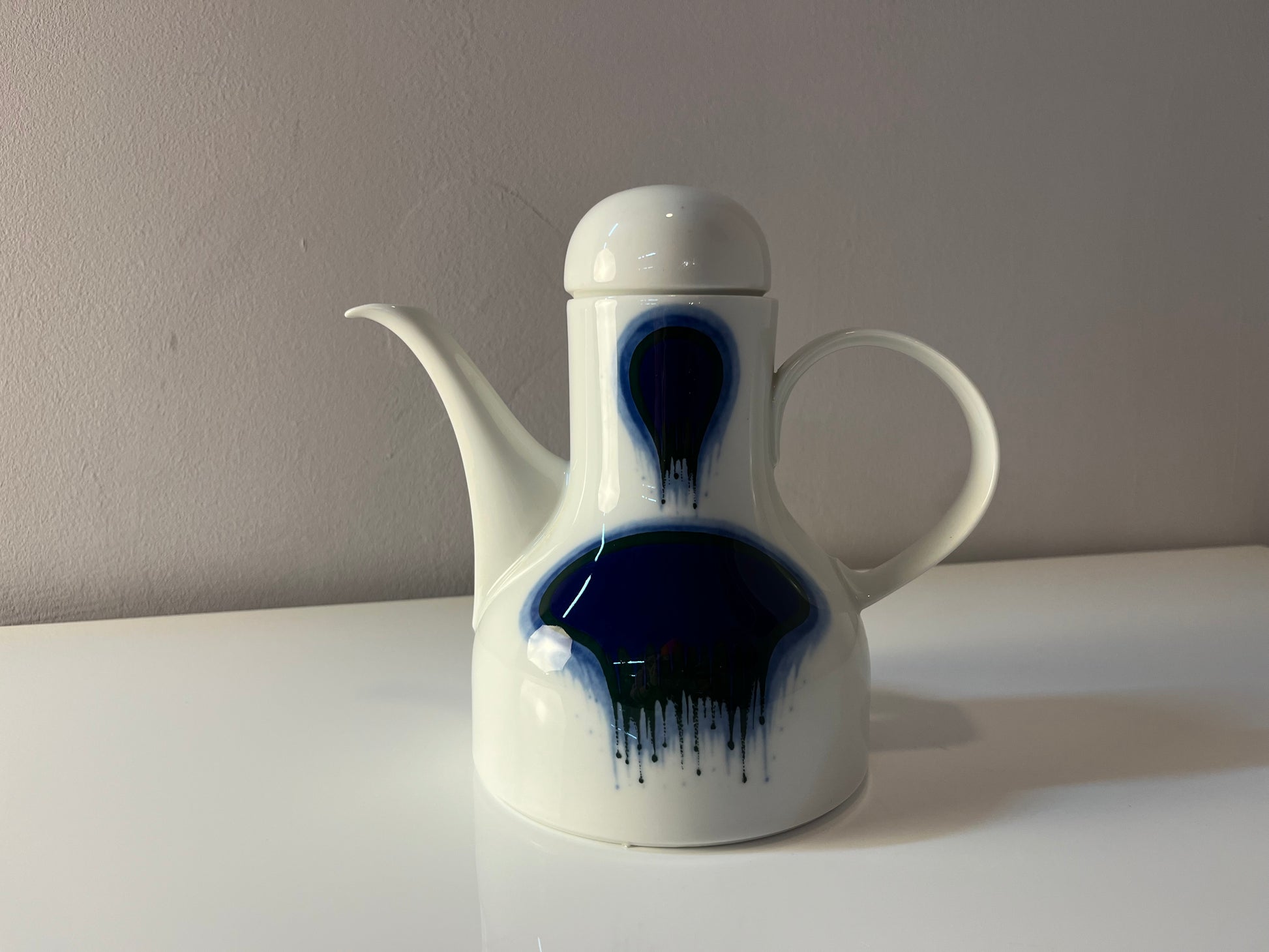 Kaffeekanne klein Form F Pop Art blau weiß von Fürstenberg