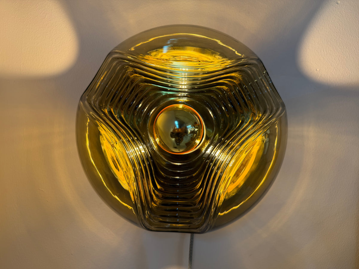 Große Wandlampe Futura Rauchglas Messing von Koch & Lowy für Peill & Putzler