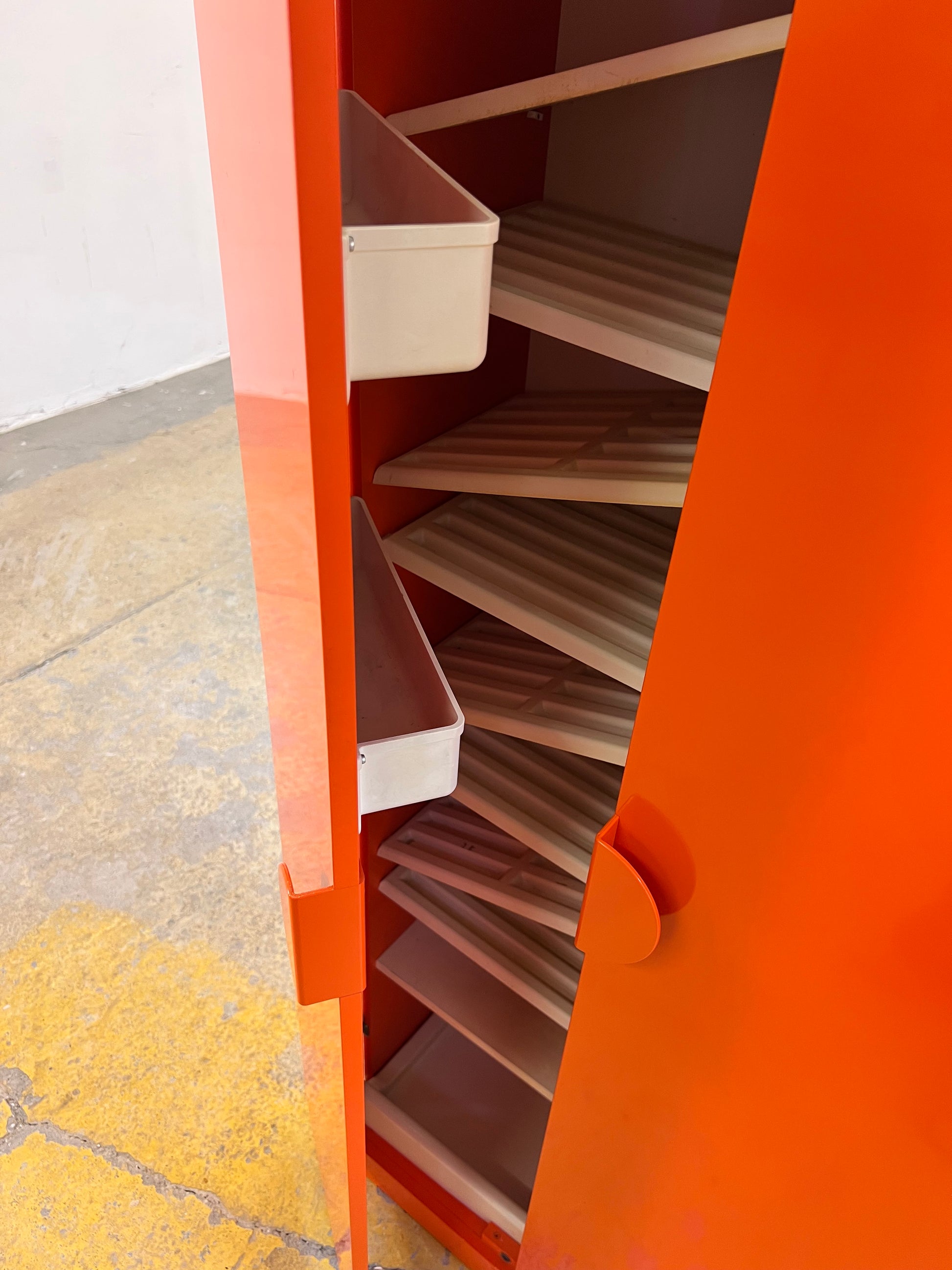 Schuhschrank orange von Schönbuch