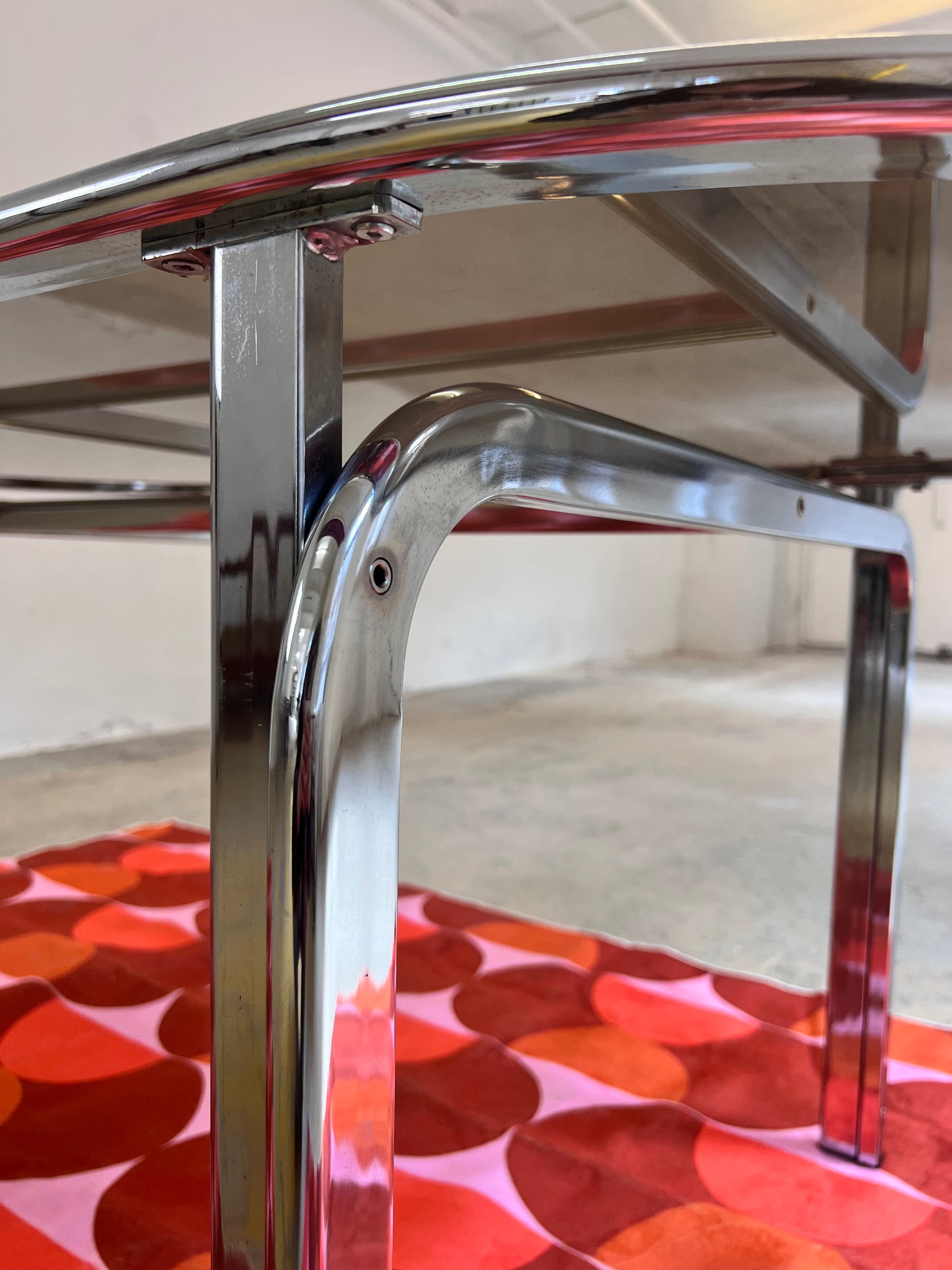 Ovaler Esstisch Rauchglas Chrom