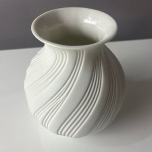 Vase 0216 Biskuitporzellan von Manfred Frey für Kaiser