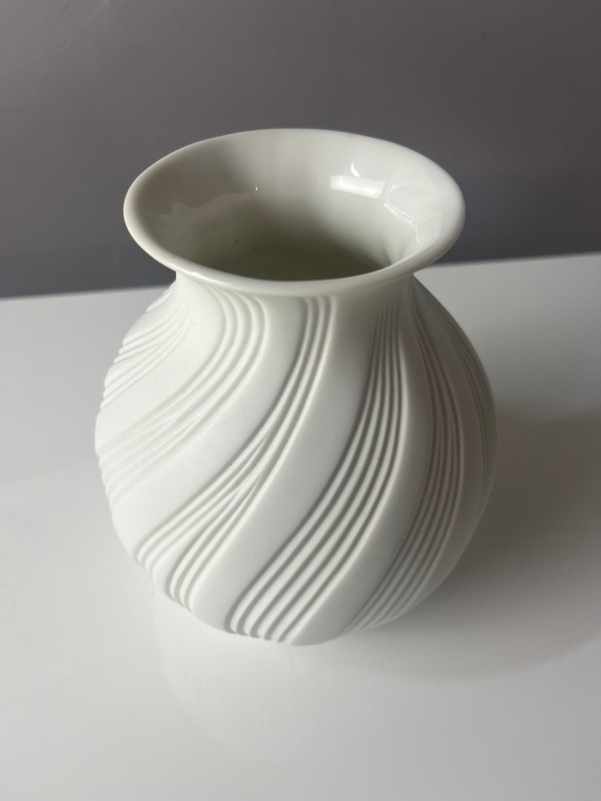 Vase 0216 Biskuitporzellan von Manfred Frey für Kaiser