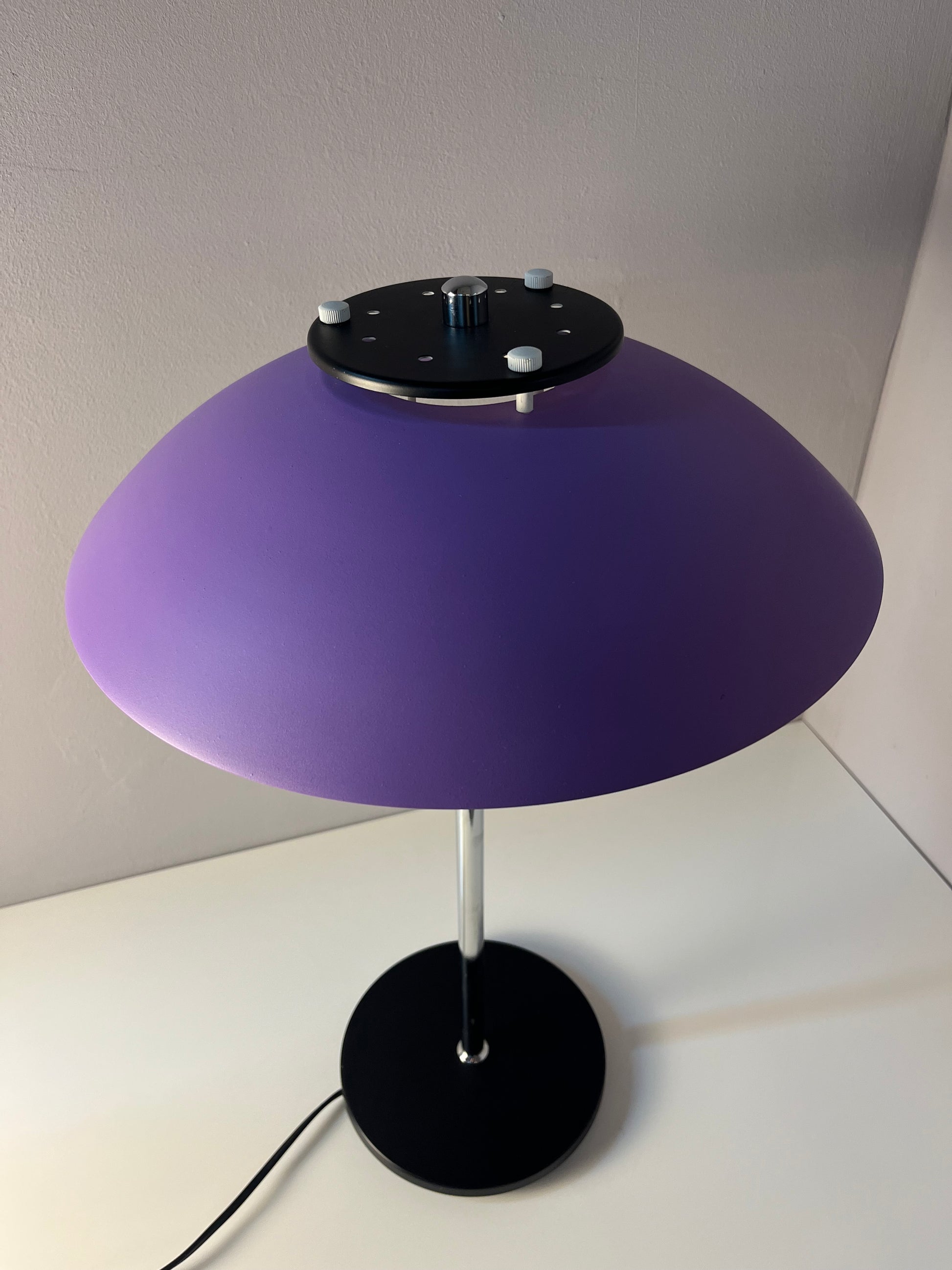Tischlampe neu lackiert lila ocker aus Dänemark