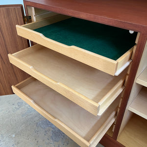 Vitrine Teak mit Schiebetüren von Hundevad