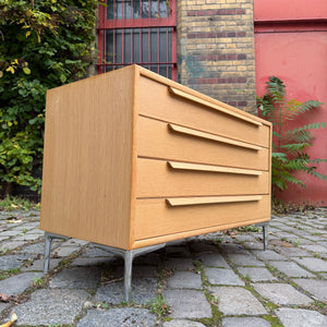 Kommode Eiche mit neuen Chromfüßen von WK Möbel