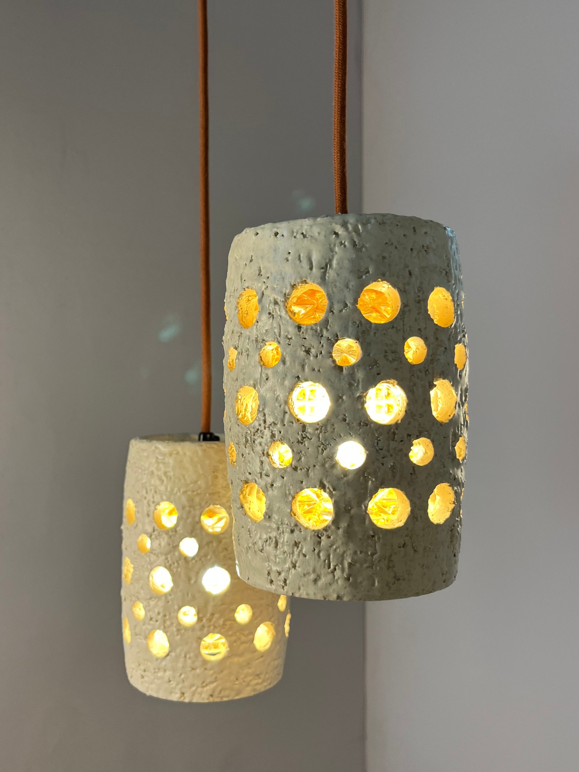 Hängelampe beige Keramik mit Glaseinsatz