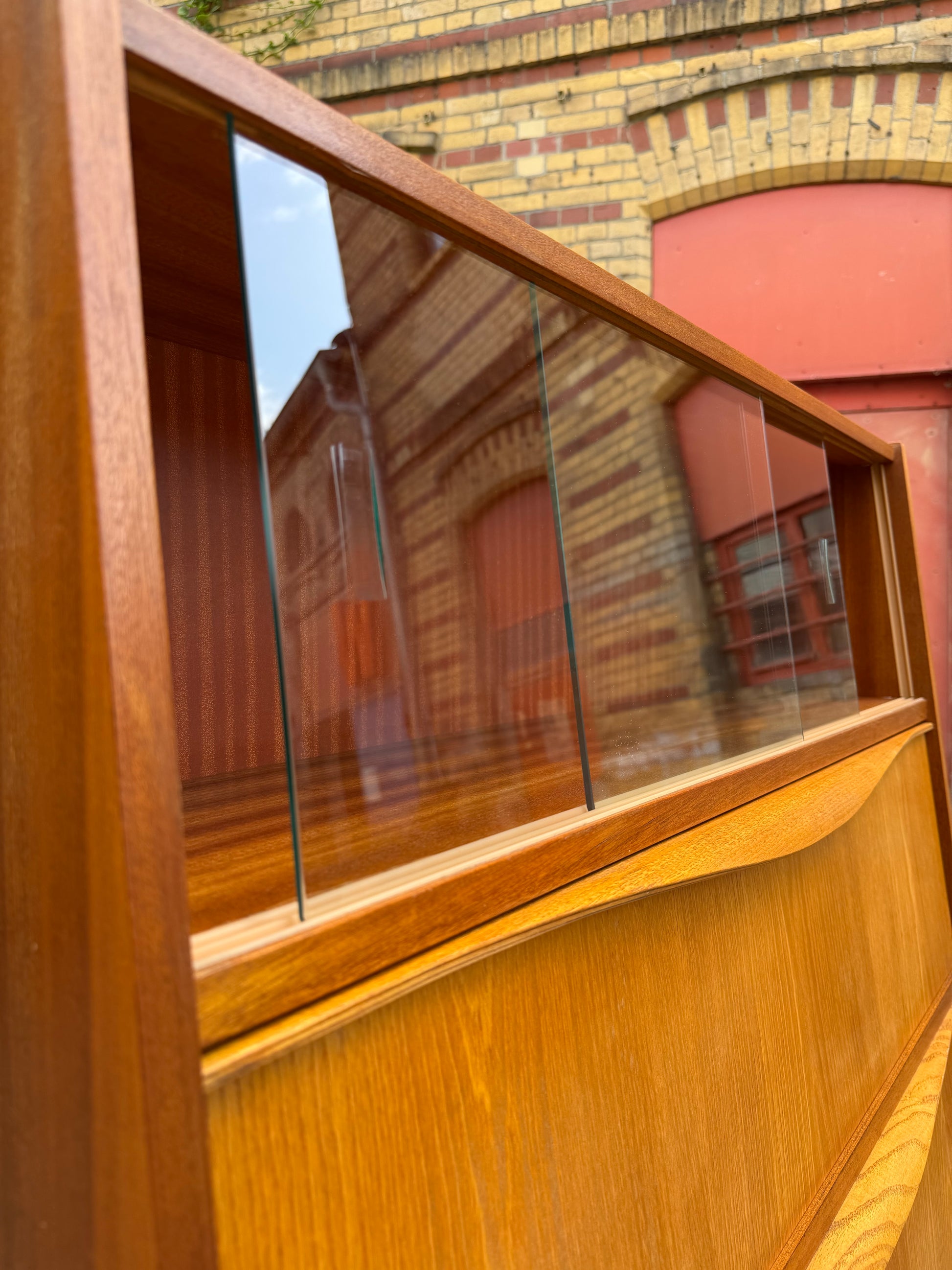 Schrank mit Klappfächern & Vitrine von VEB Möbelindustrie Halle
