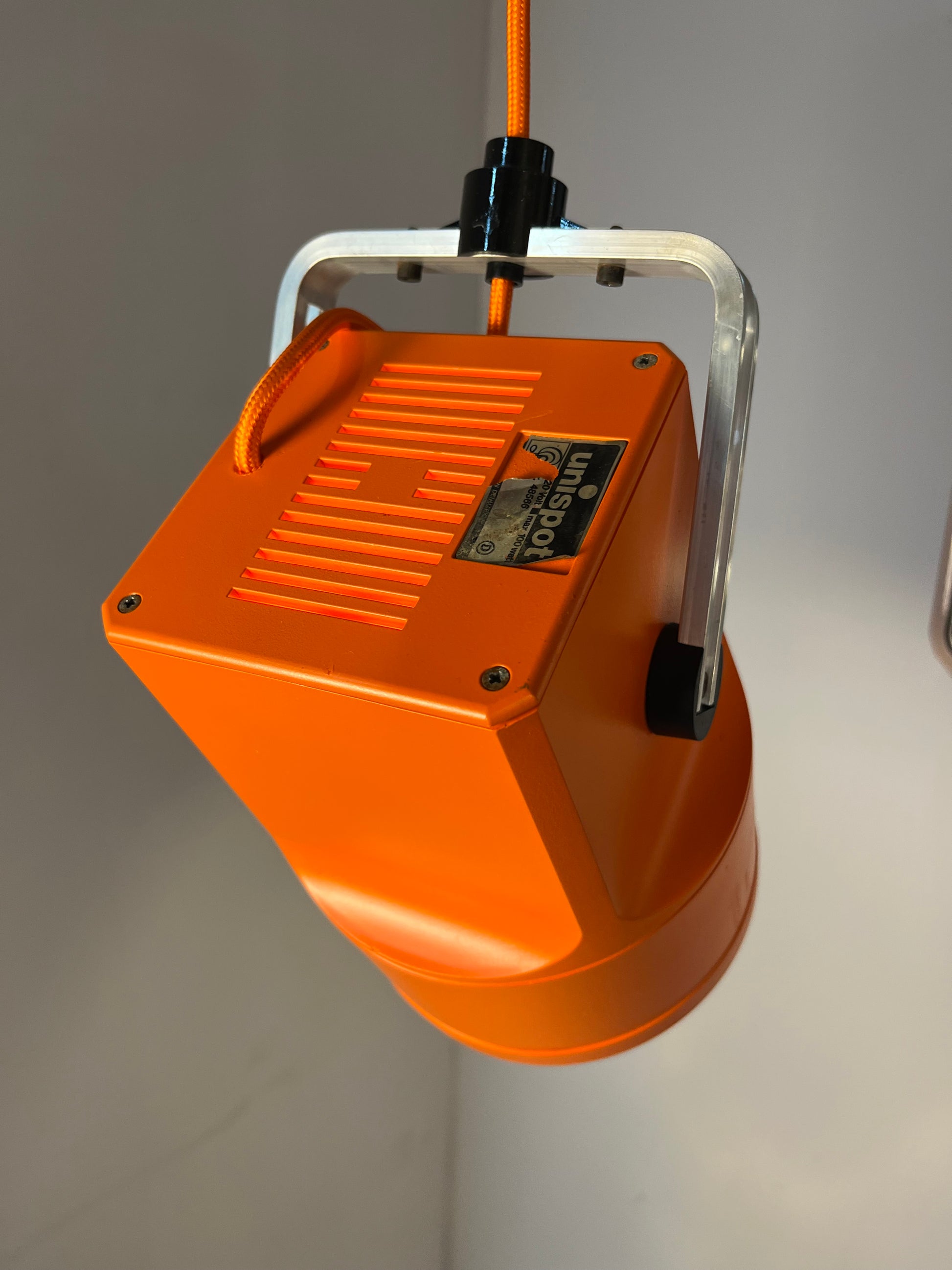 Strahler Unispot orange neu lackiert von Louis Poulsen