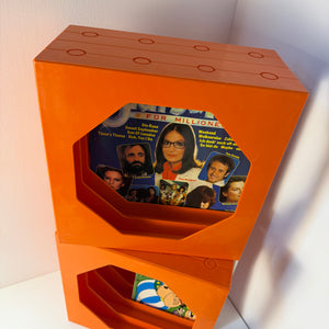 Schallplattenständer orange von Schweizer Design