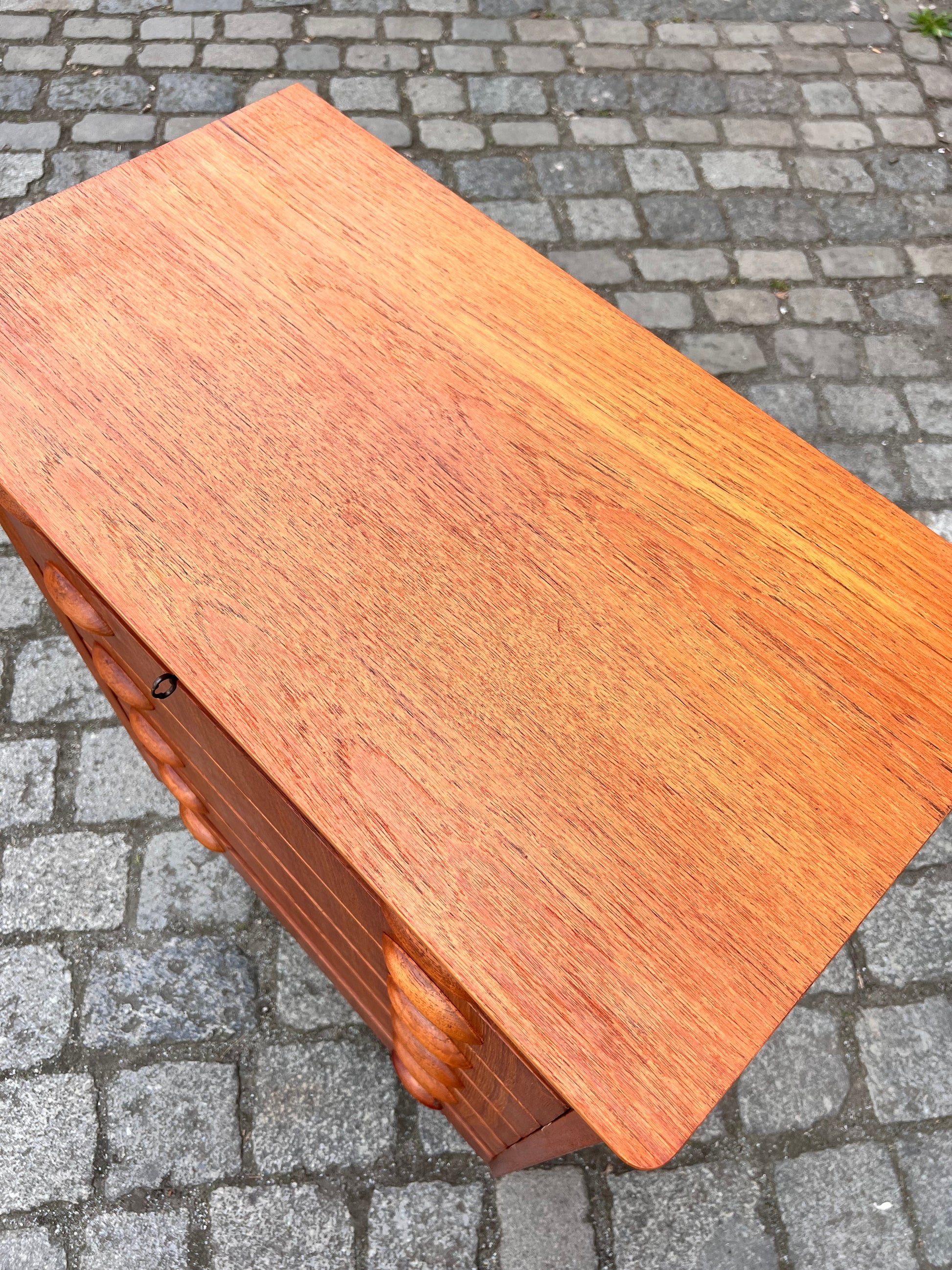 Kommode Teak mit Muschelgriffen aus Dänemark
