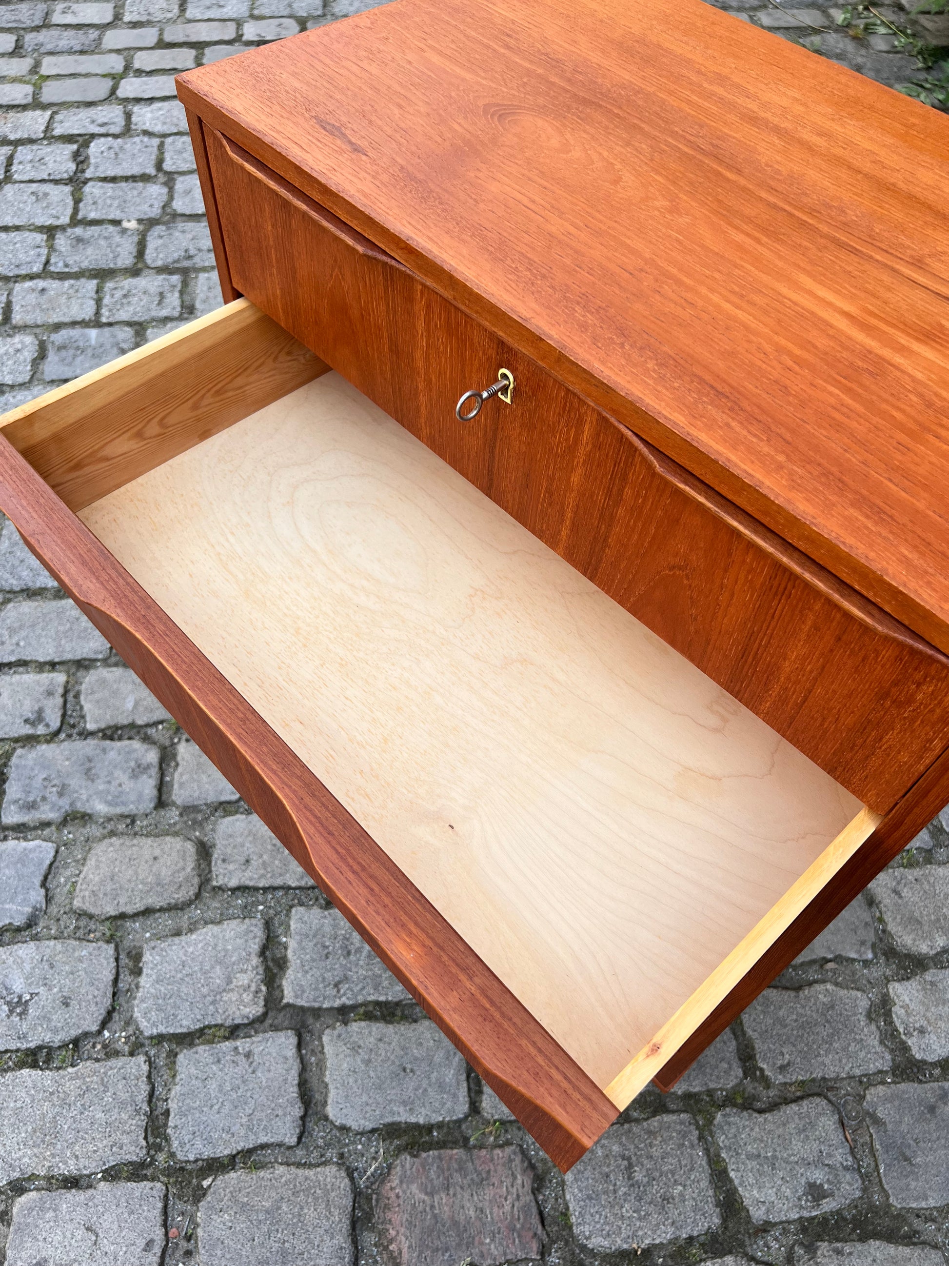 Kommode Teak mit Schloss aus Dänemark