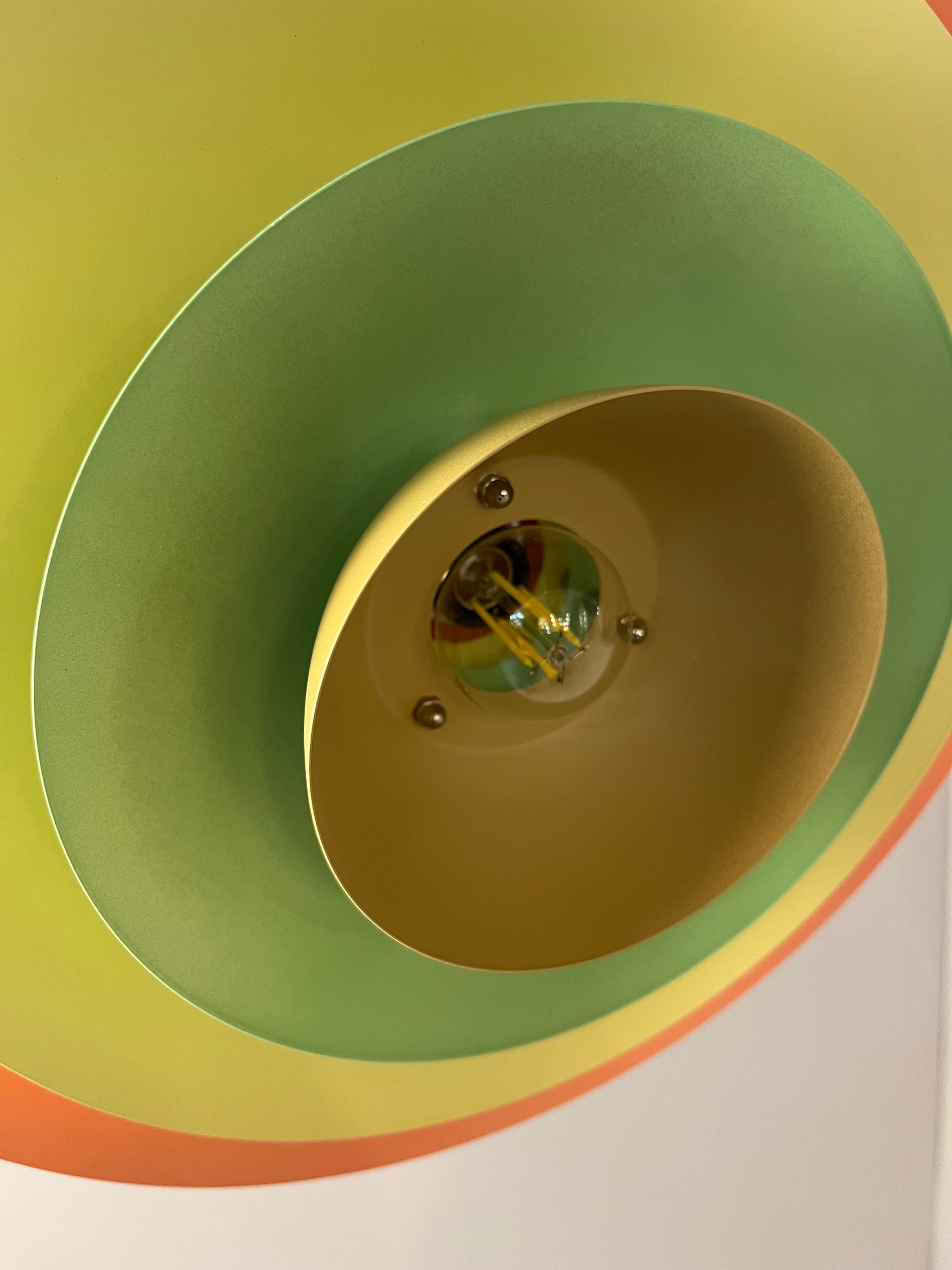 Lamellenlampe neu lackiert peach gelb mint aus Dänemark