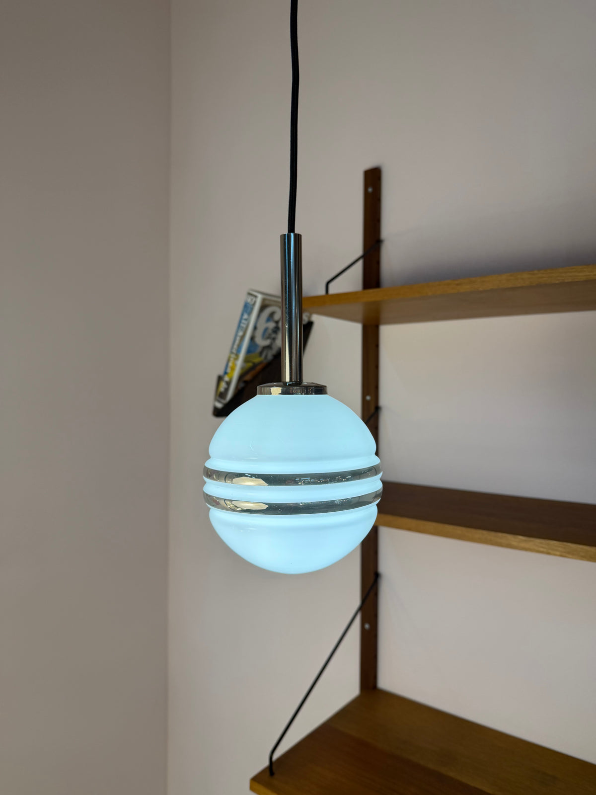 Kugellampe weiß silber Glas