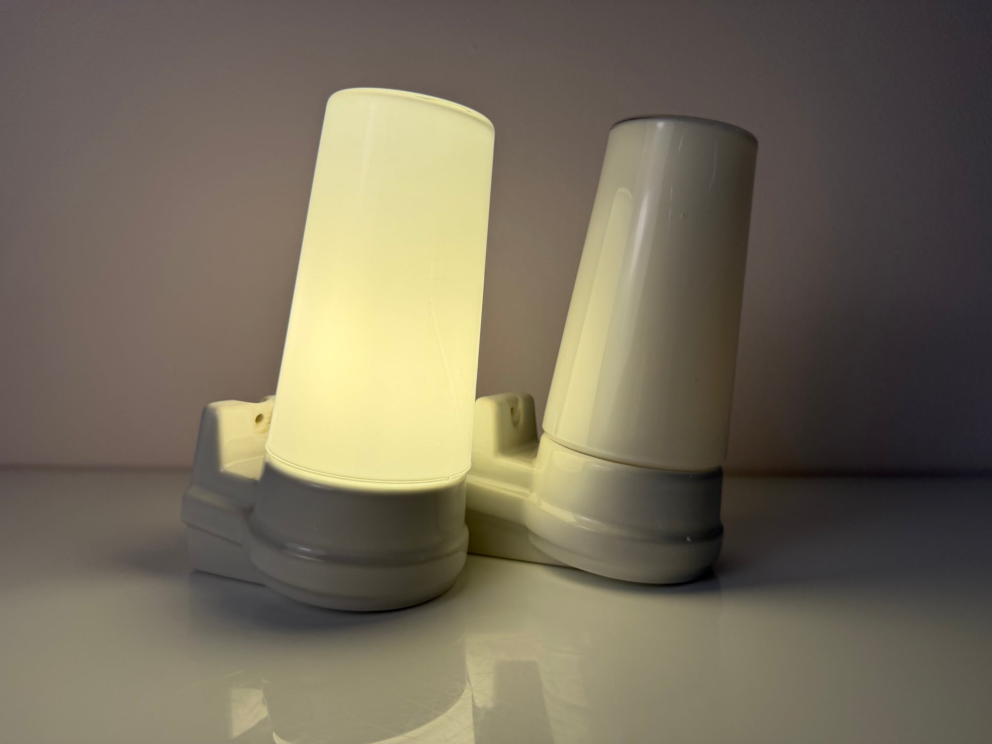 Set: 2x Wandlampe Modell 6080 weiß von Sigvard Bernadotte für Ifö
