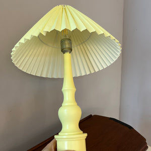 Tischlampe butteryellow neu lackiert