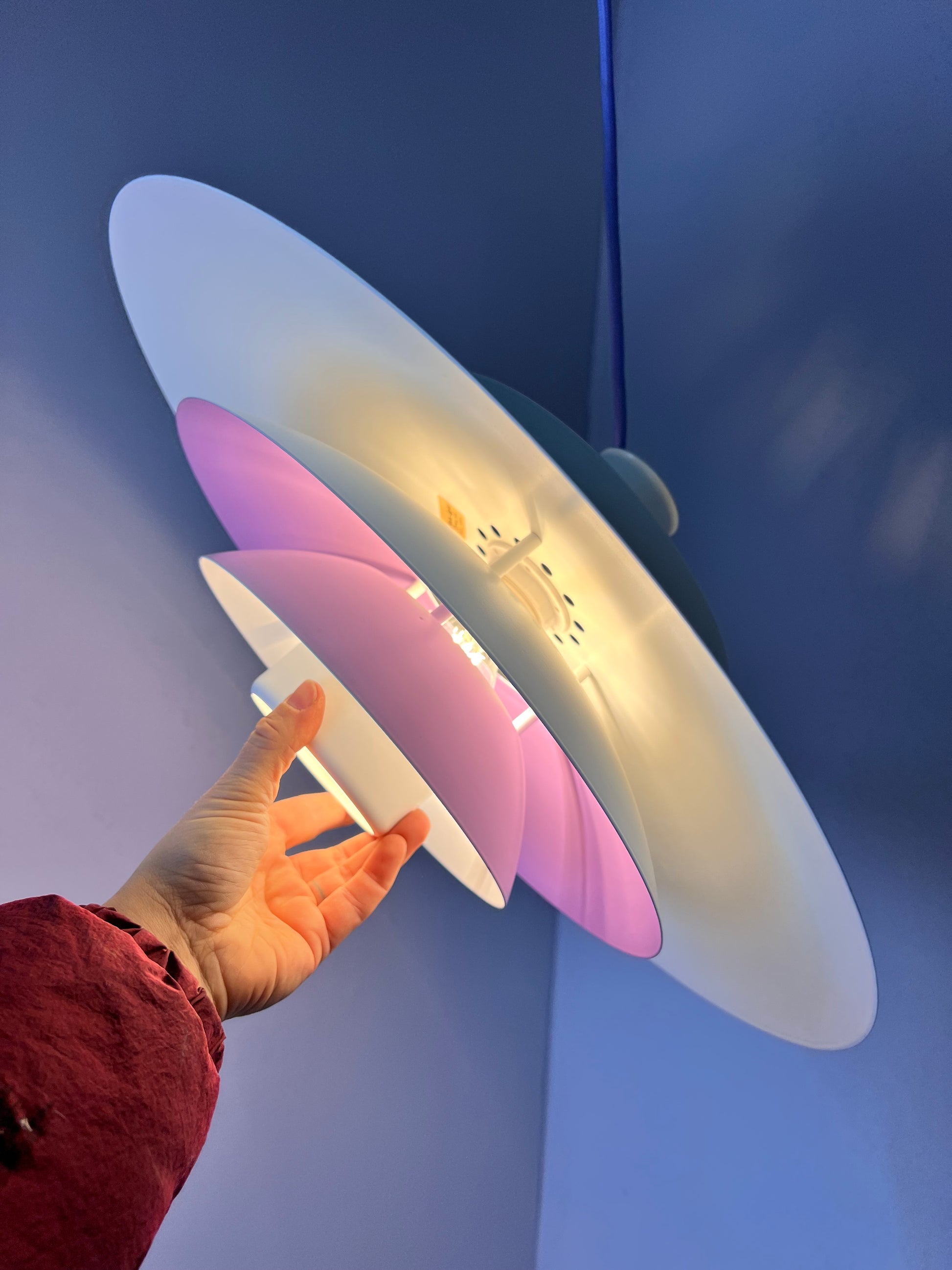 Lamellenlampe weiß lila von Formlight