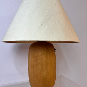 Tischlampe creme Massivholz von Dyrlund