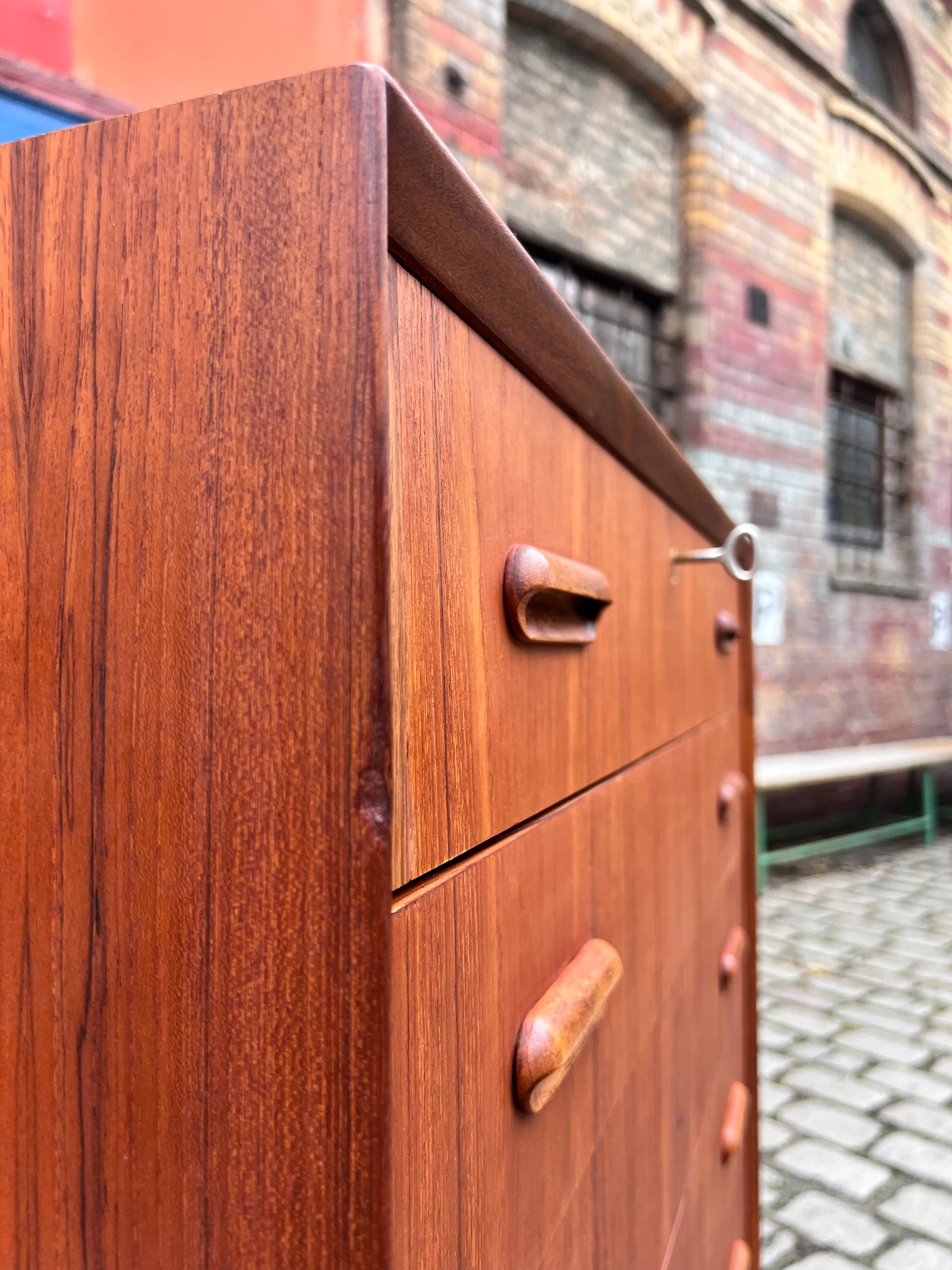 Kommode Teak mit Schloss aus Dänemark
