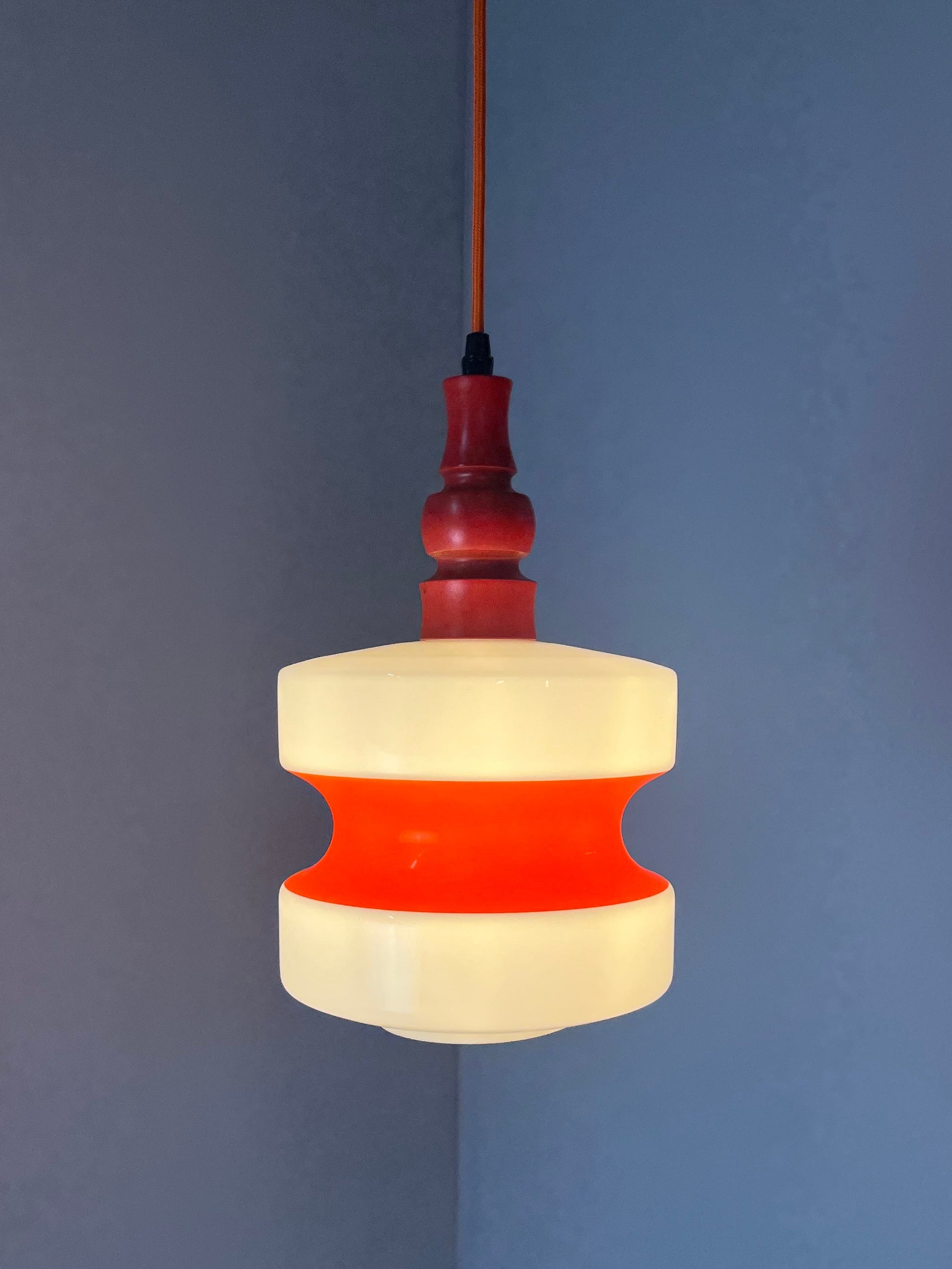 Hängelampe weiß orange rot