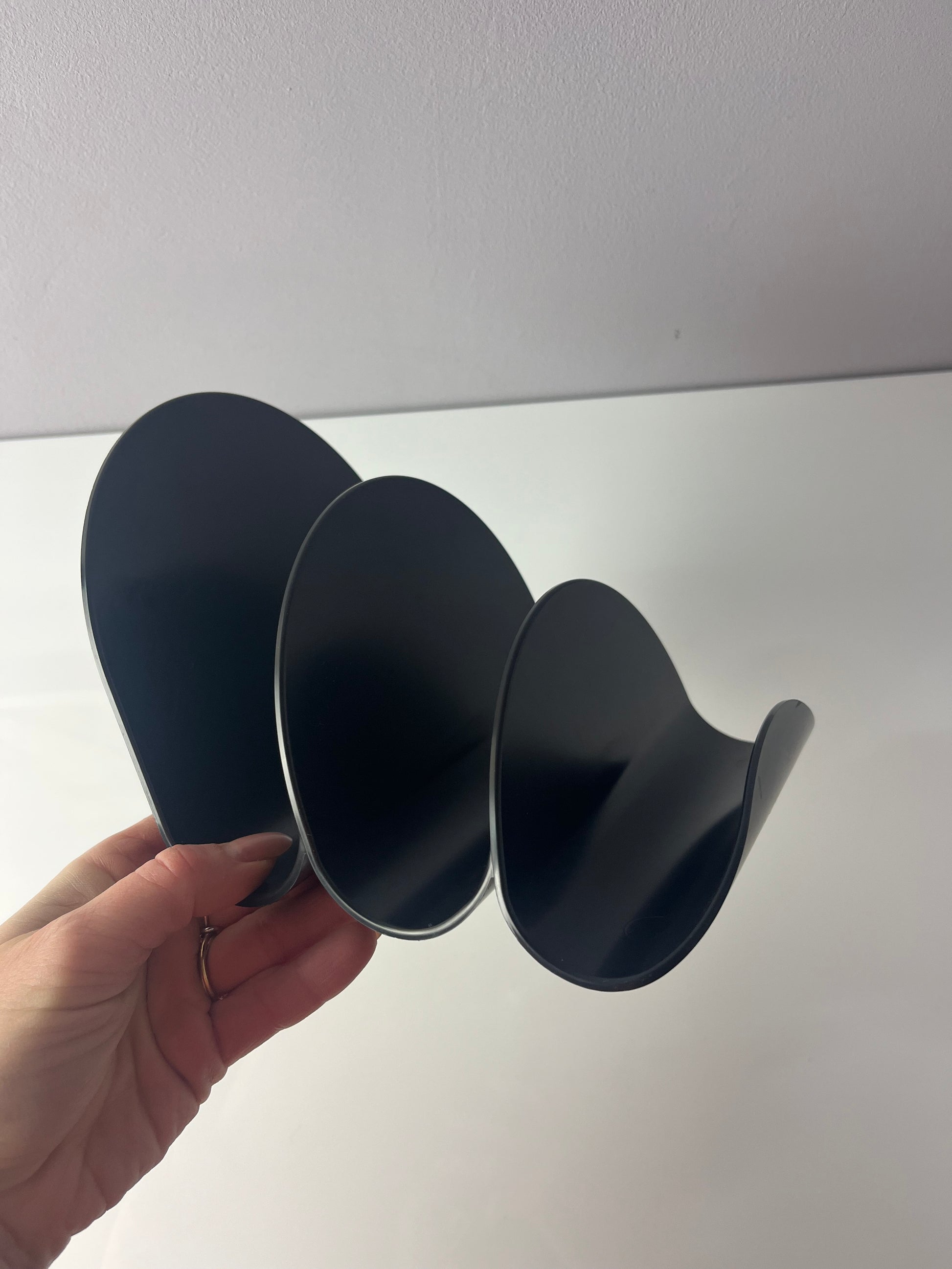 Briefhalter schwarz 70er Space Age Ära