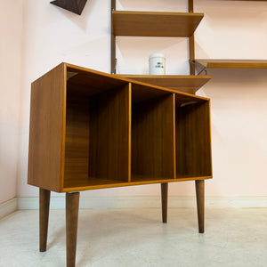 Kleines Regal Teak für Schalltplatten aus Dänemark