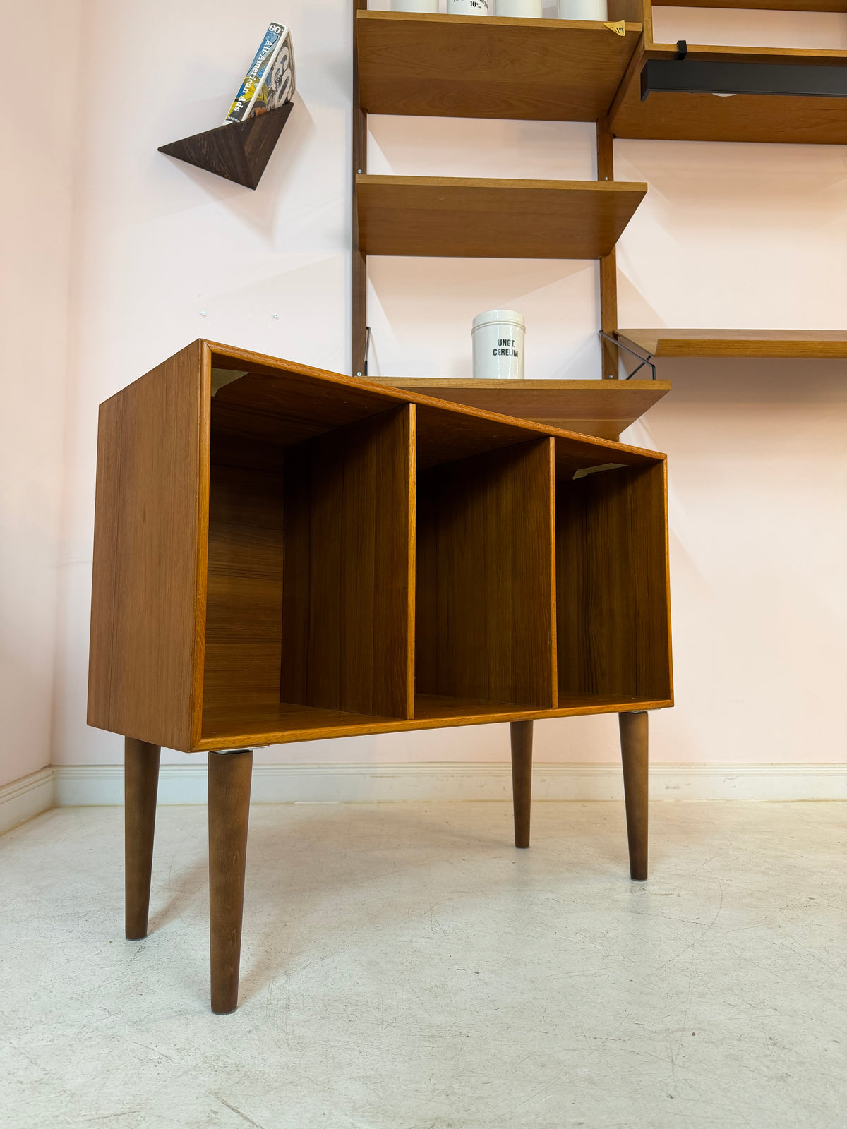 Kleines Regal Teak für Schalltplatten aus Dänemark