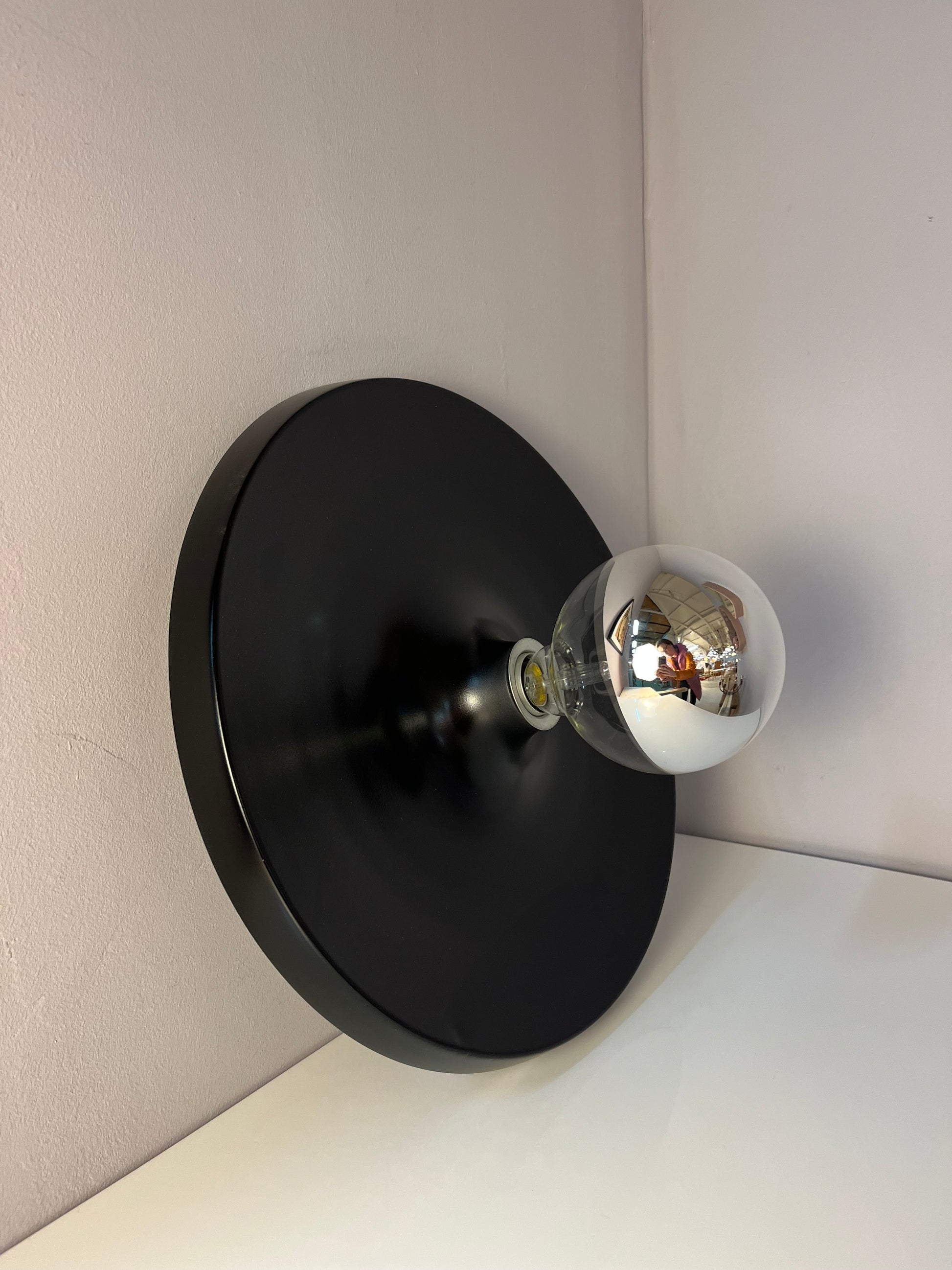 Wandlampe Diskus schwarz neu lackiert