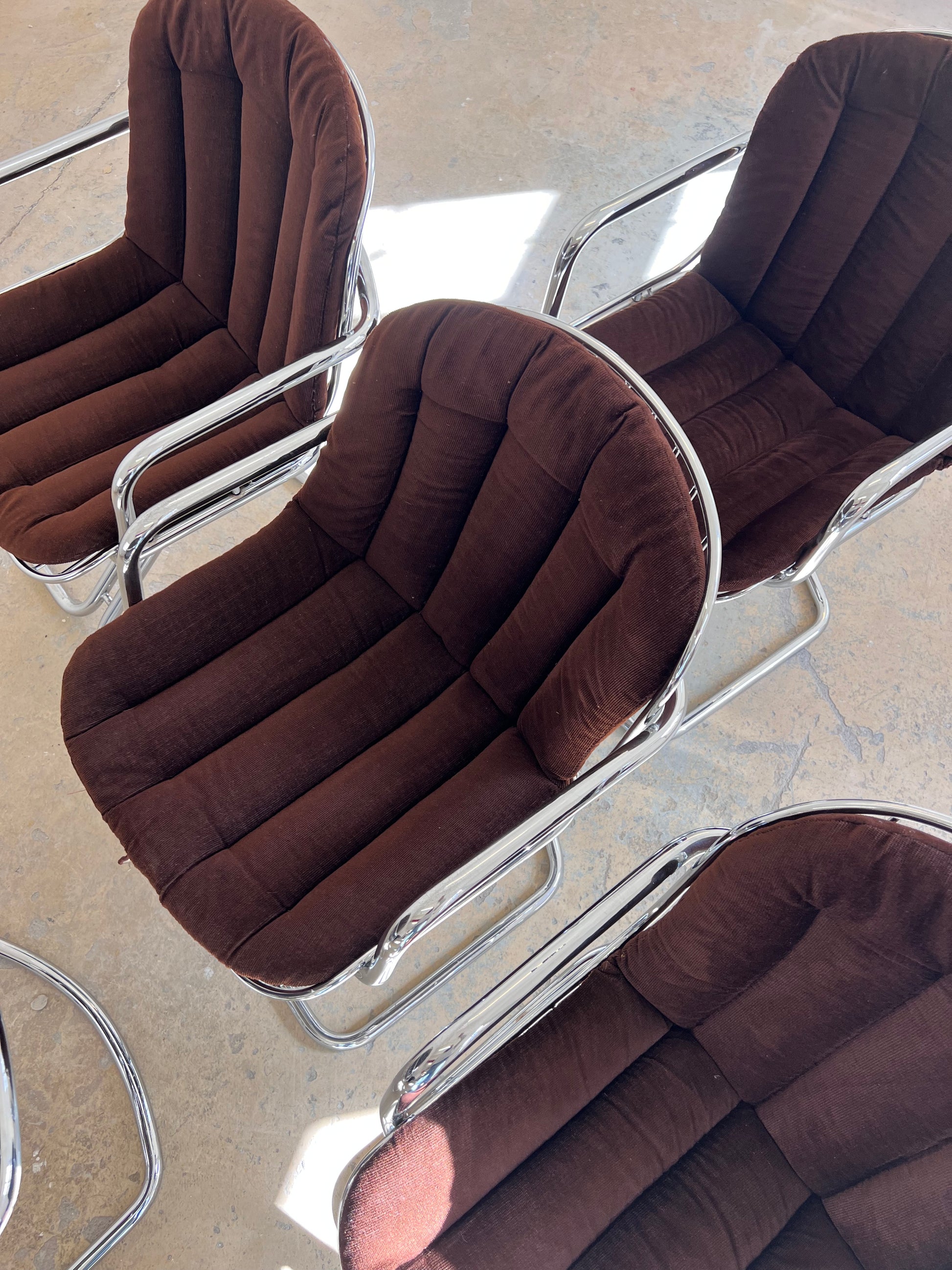 Freischwinger Chrom mit braunem Sitzkissen von Gastone Rinaldi für Rima