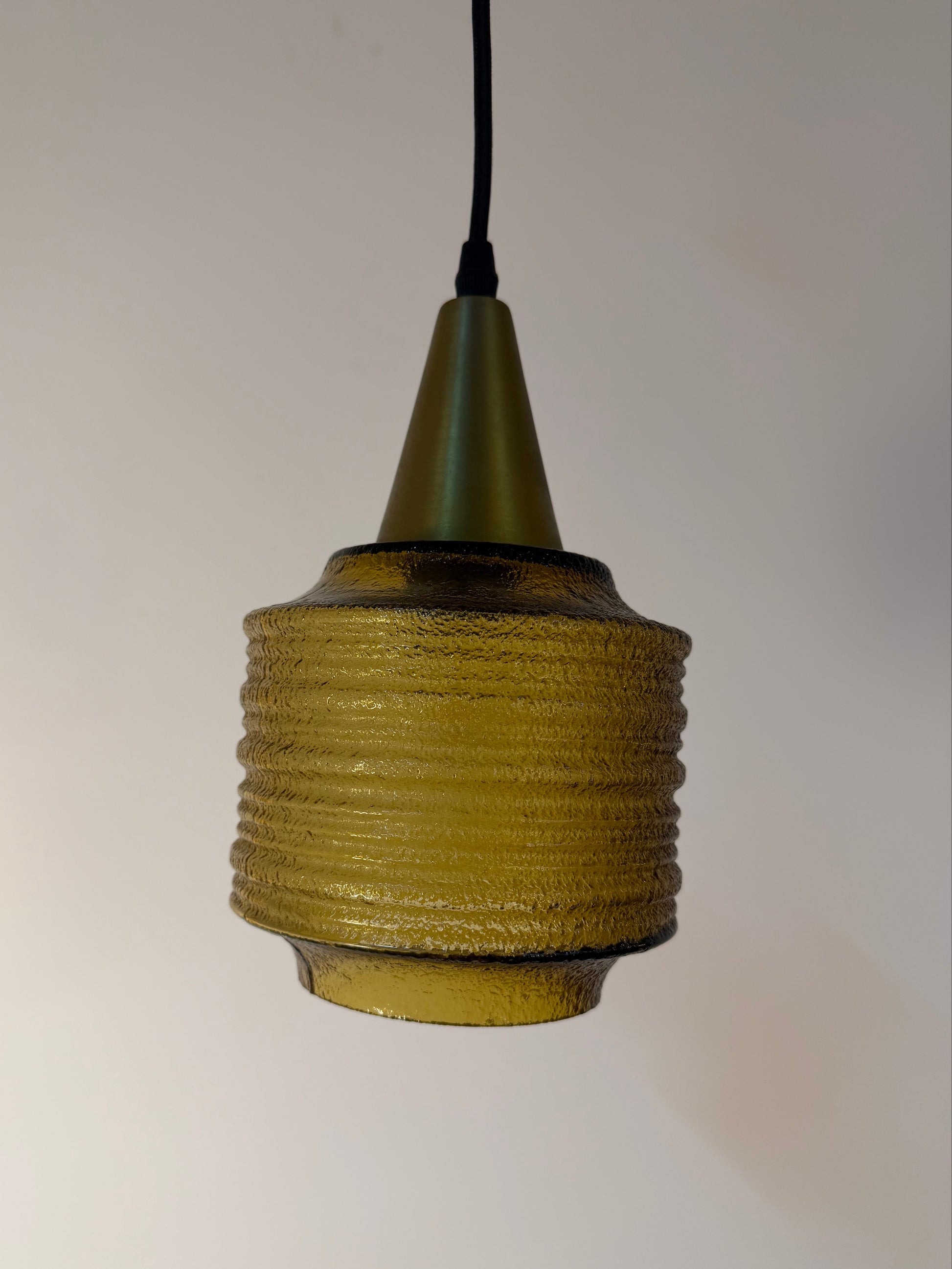 Hängelampe goldbraun Strukturglas Messing aus Dänemark