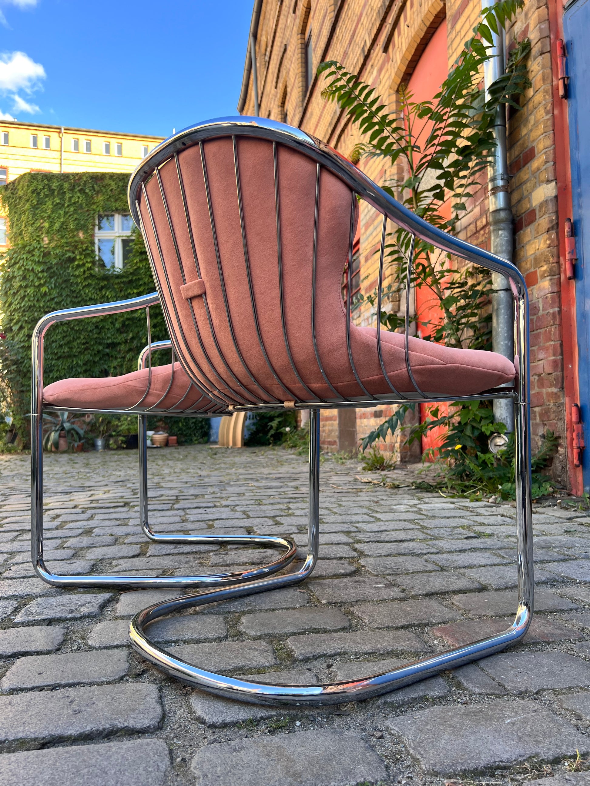 Set: 2x Freischwinger rosa Chrom von Gastone Rinaldi - neu gepolstert
