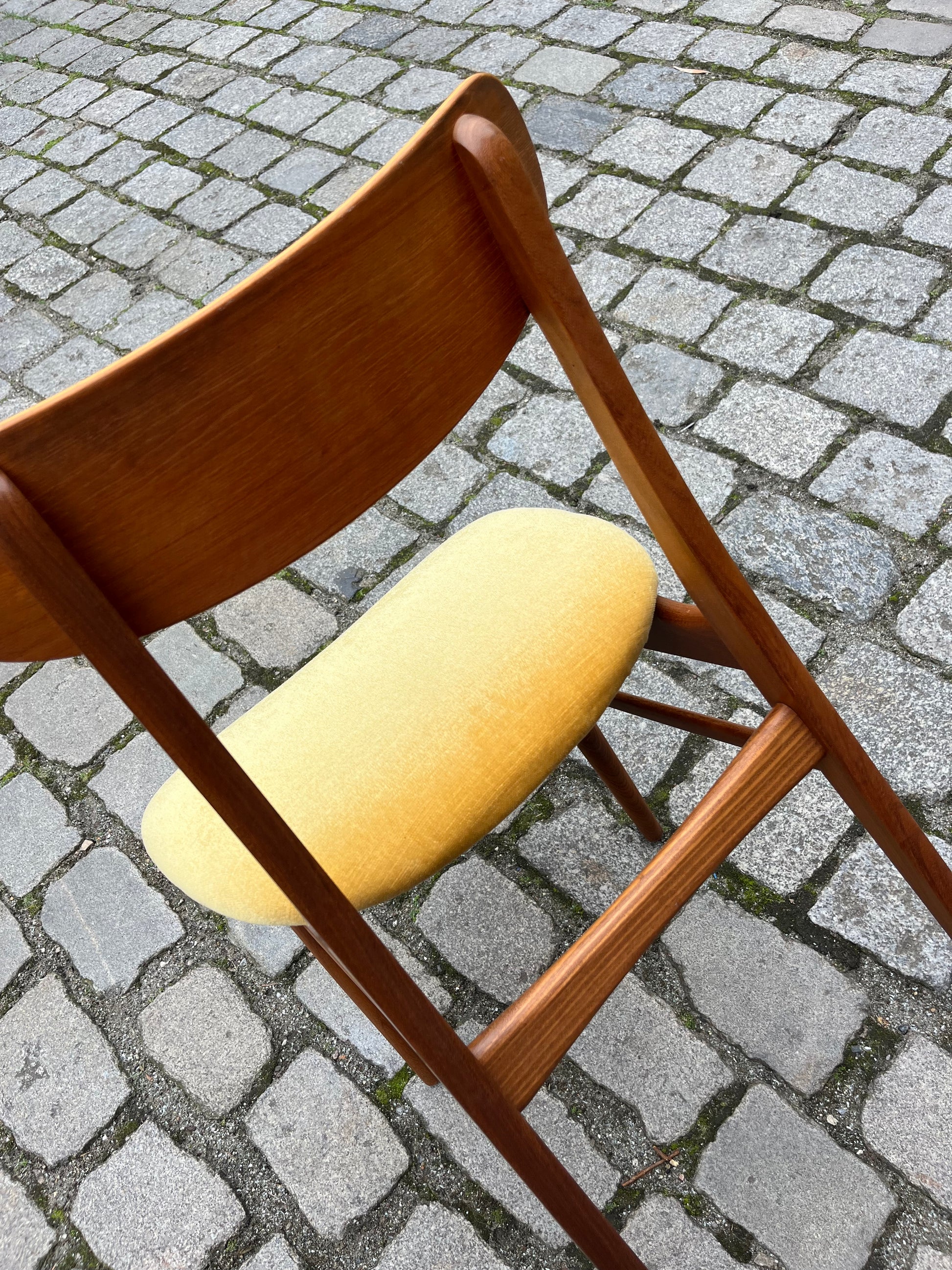 Polsterstuhl gelb Samt Teak