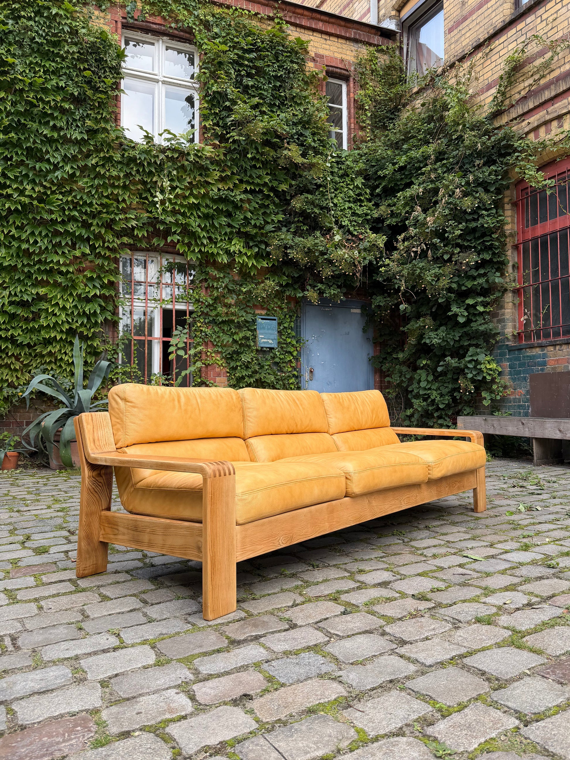3-Sitzer Sofa gelb Echtleder Holz von Rolf Benz