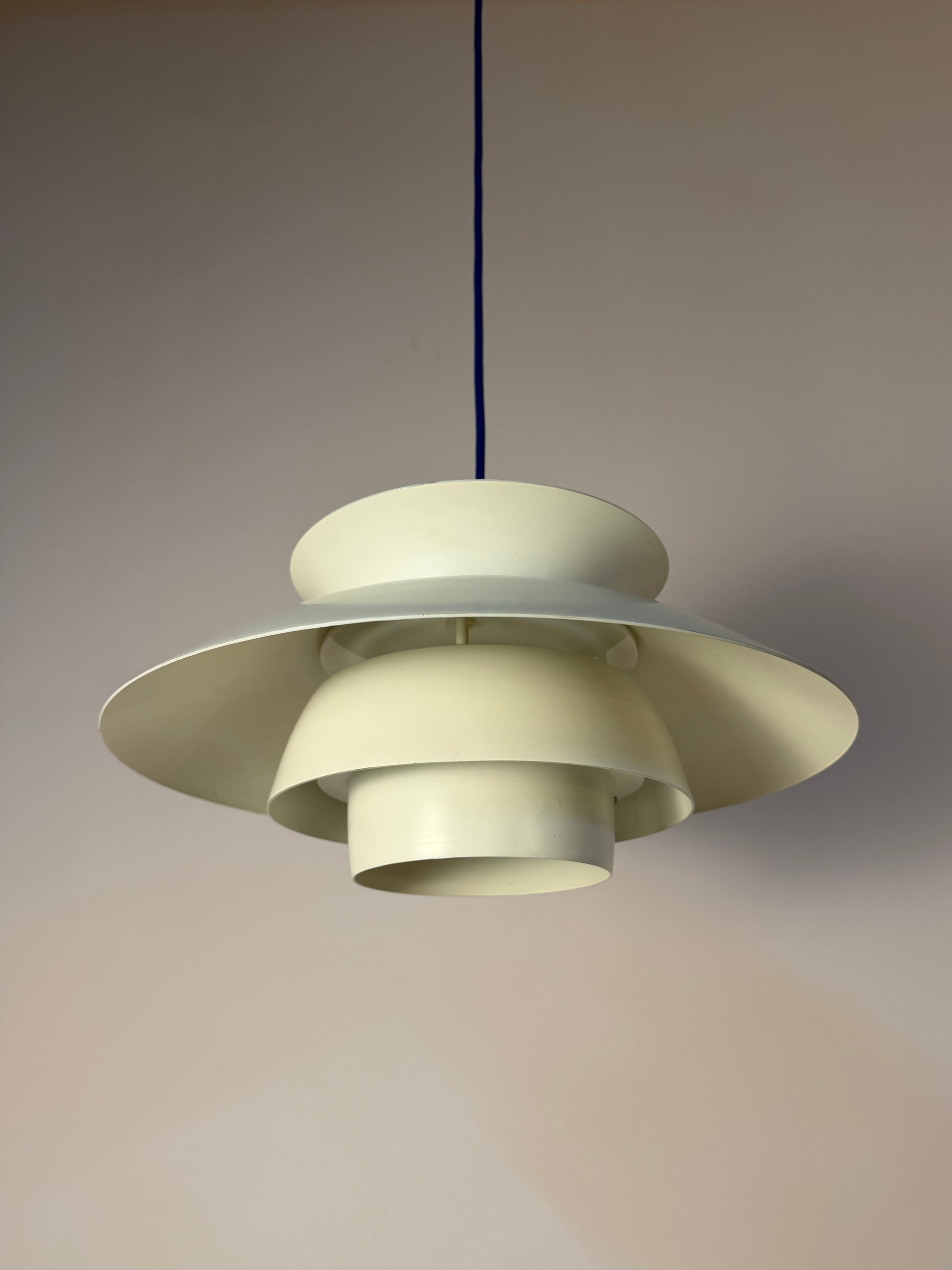 Lamellenlampe weiß aus Dänemark