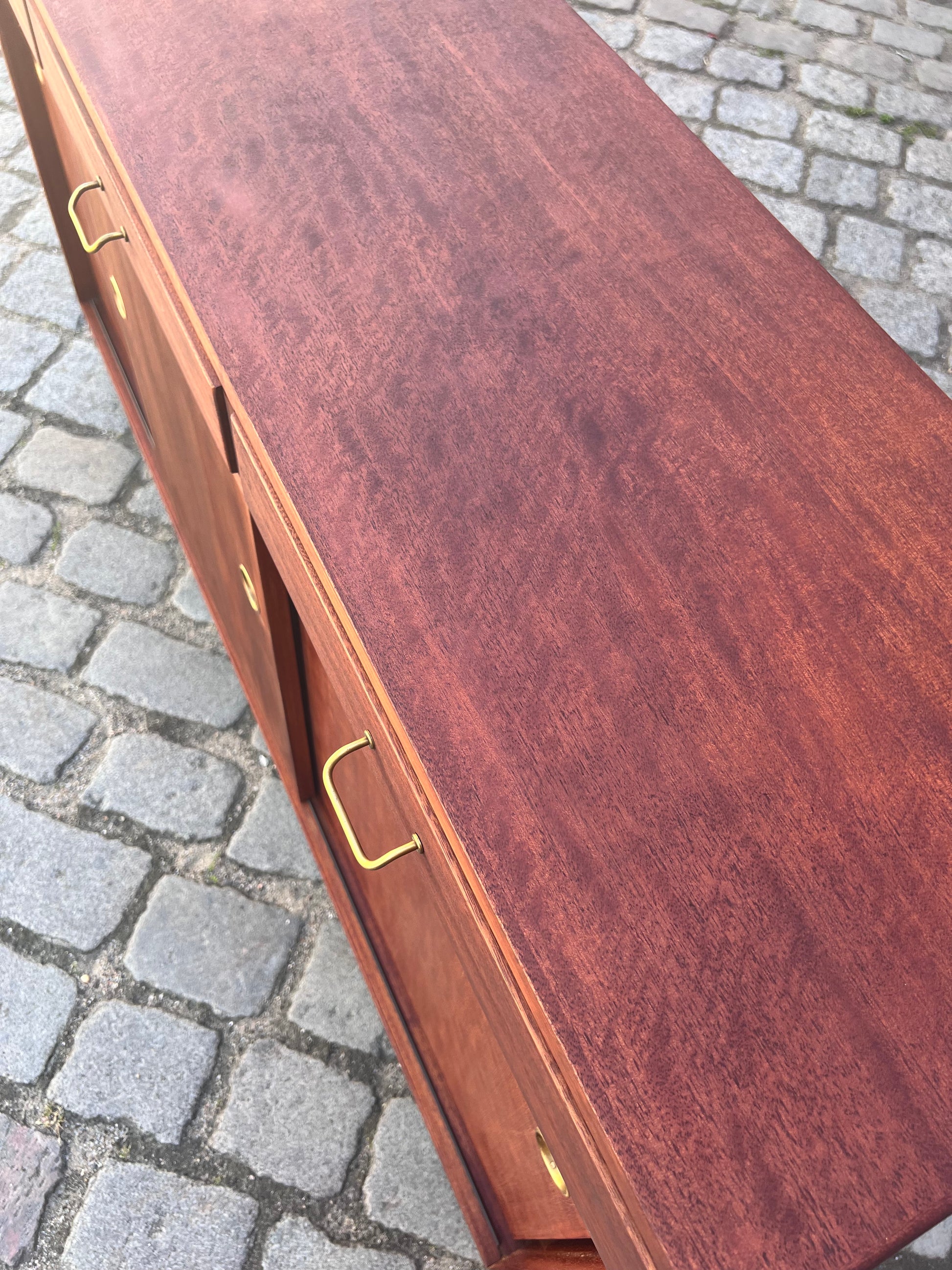 Schuhschrank Teak mit Messinggriffen aus Dänemark
