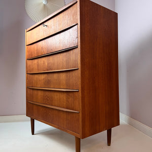 Kommode mit geraden Griffleisten Teak