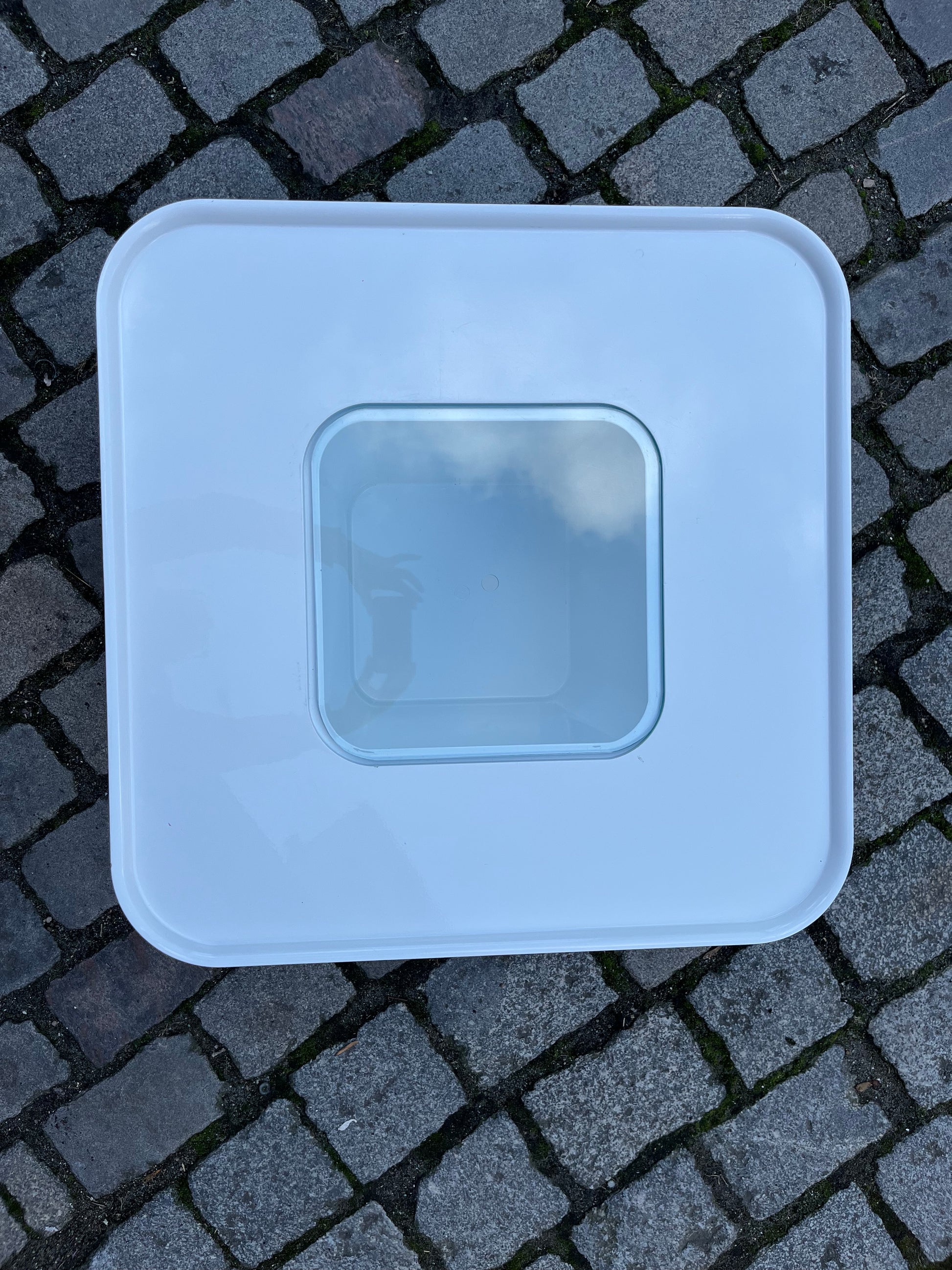 Couchtisch weiß Kunstoff Glas von Peter Ghyczy