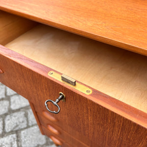 Kommode Teak mit Muschelgriffen aus Dänemark