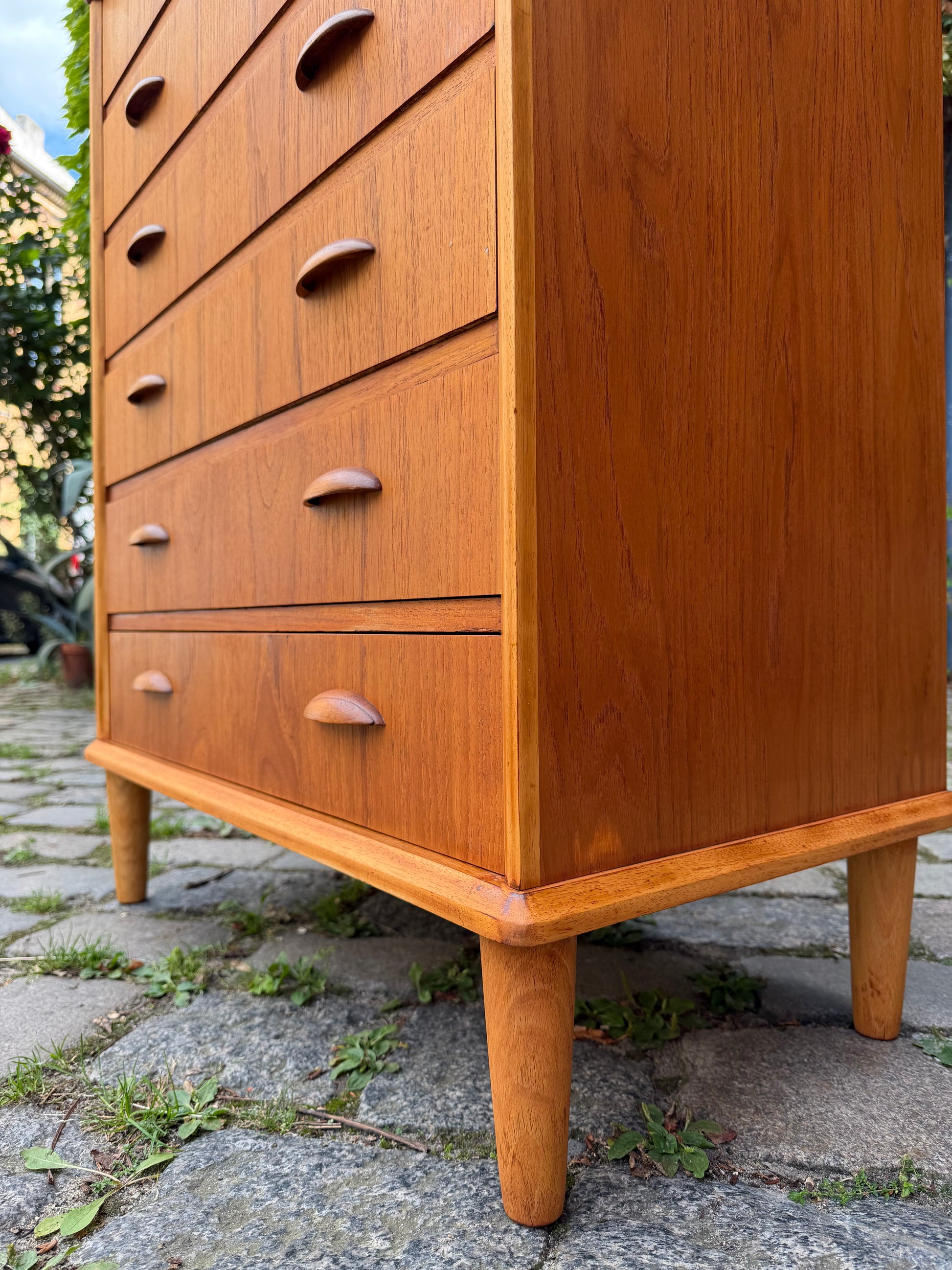 Kommode Teak mit Muschelgriffen aus Dänemark