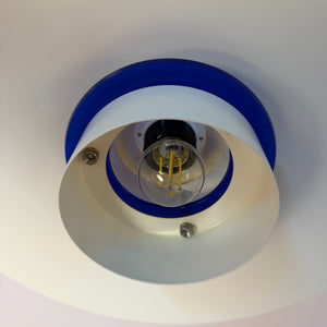 Lammellenlampe weiß mit blauem Akzent aus Dänemark