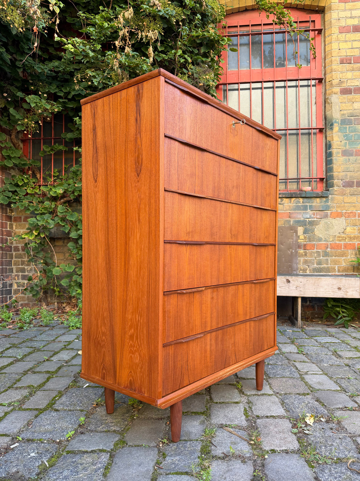 Tallboy Kommode Teak mit Schloss aus Dänemark